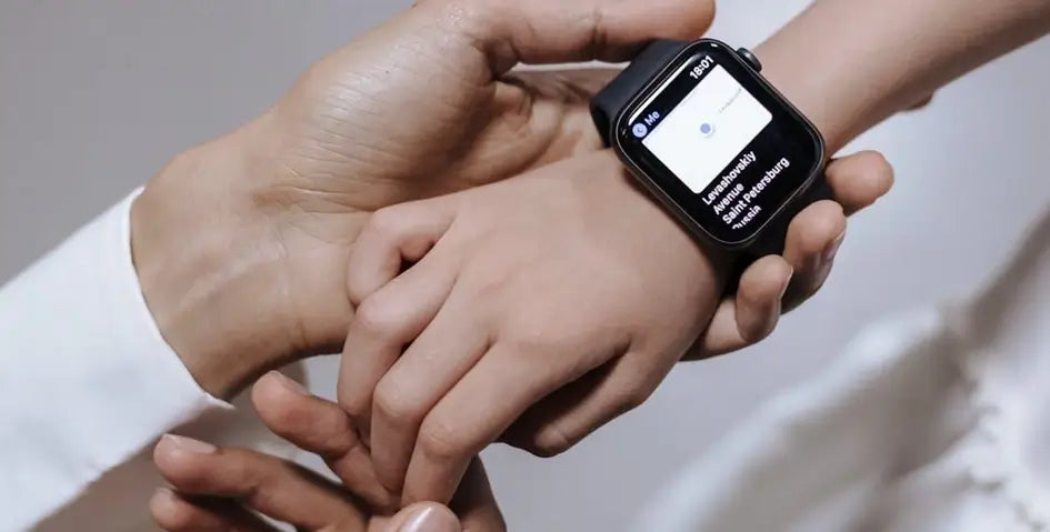 how do smartwatches measure blood oxygen