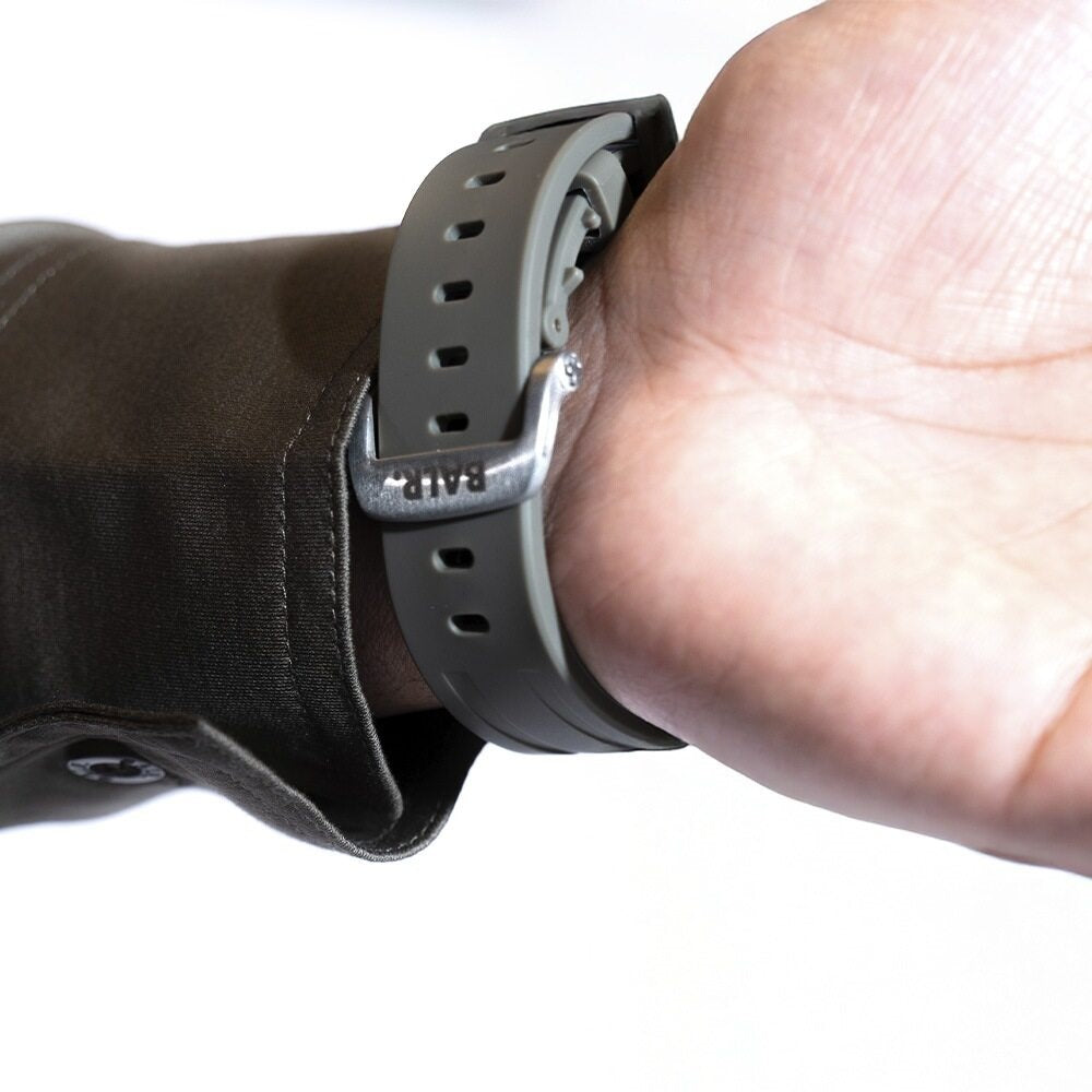 Balr. Apple Watch Ultra flüssiges Silikonarmband (Braun/Titan)