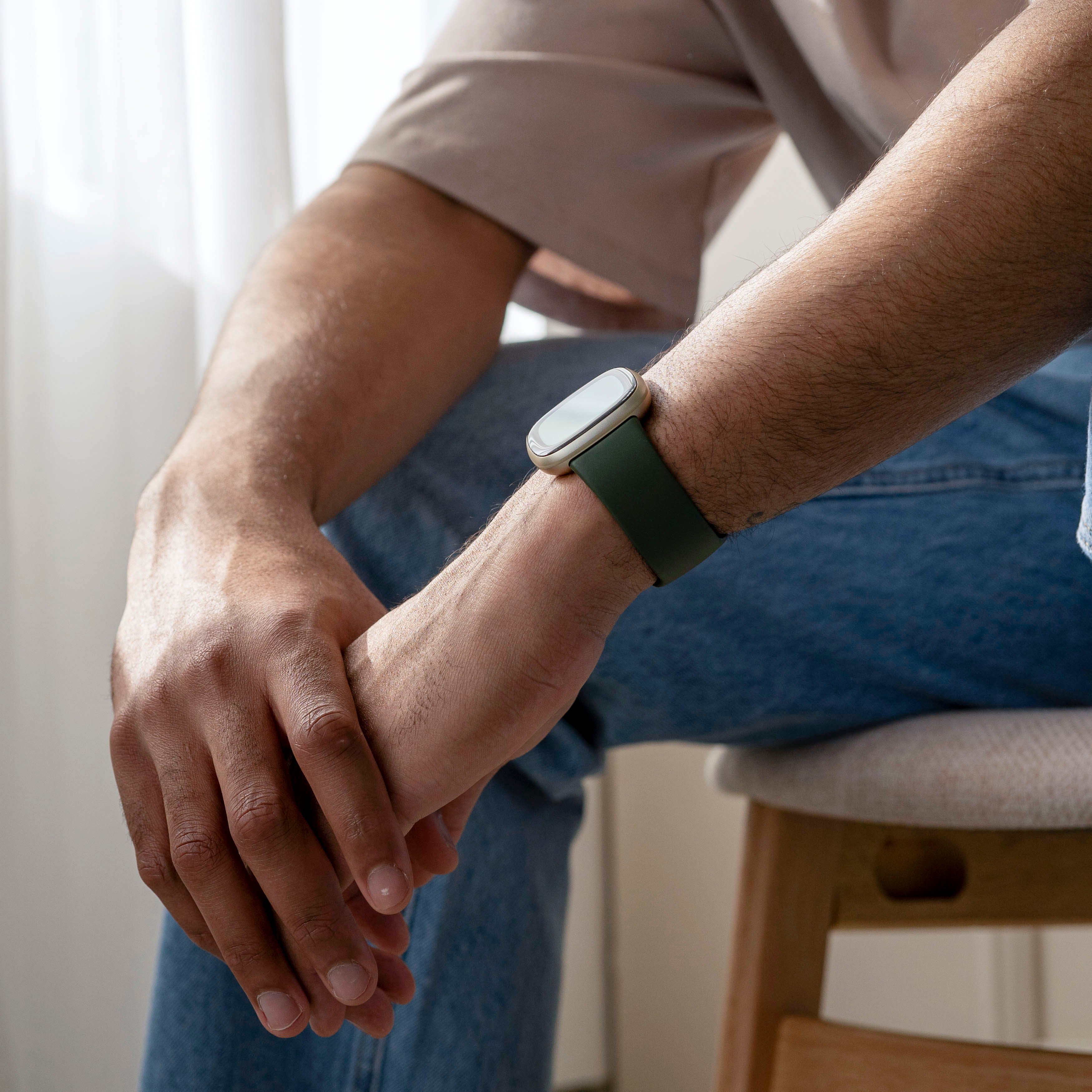 Fitbit Versa 4 Silikonarmband Classic (Dunkelgrün)