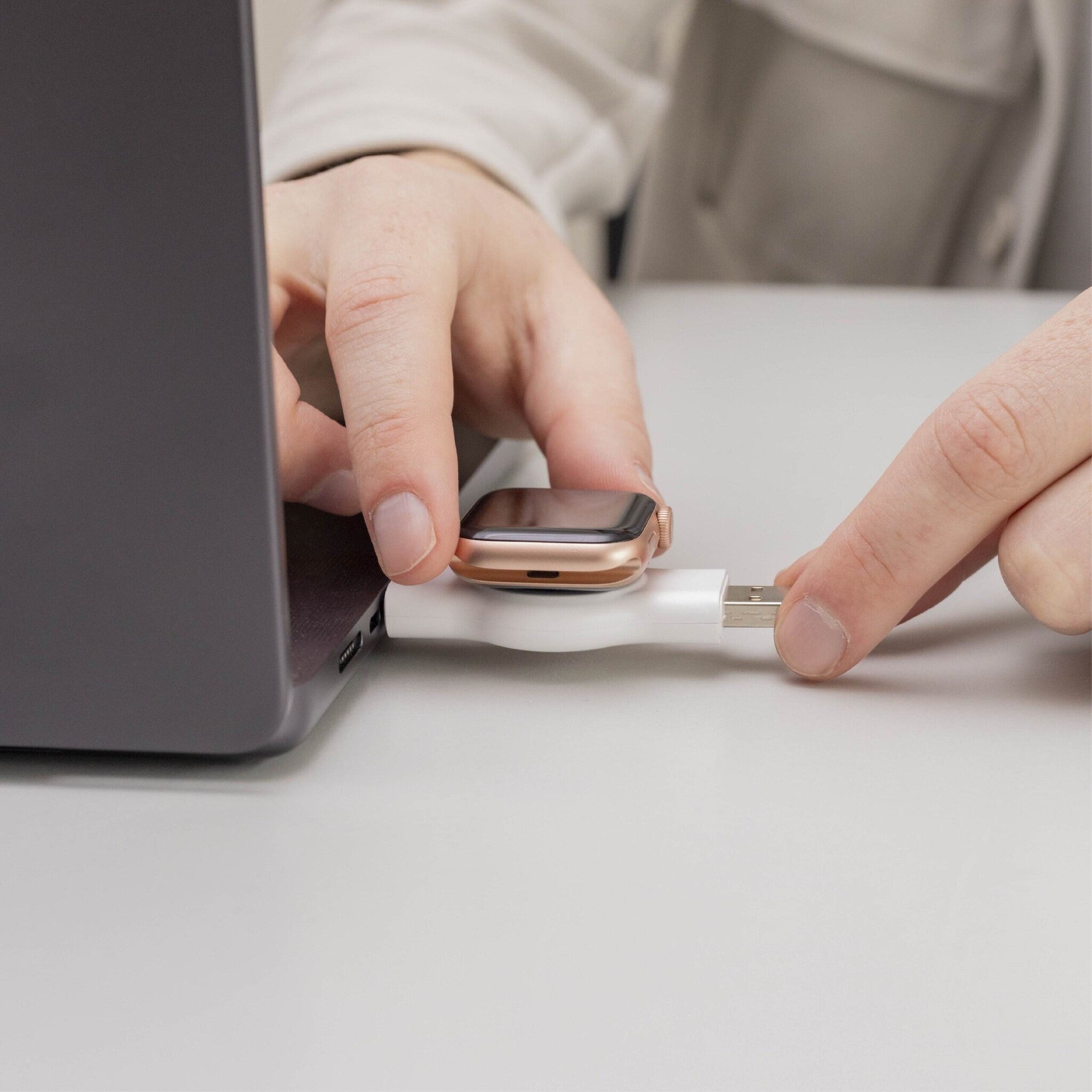 Apple Watch Mini Ladegerät mit USB-A & USB-C Anschluss Anschluss