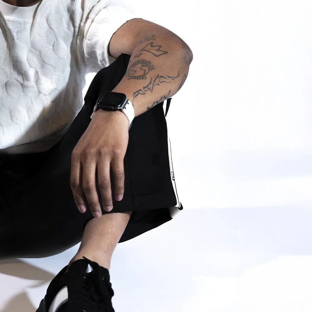 Balr. Apple Watch Ultra flüssiges Silikonarmband (Beige/Silber)