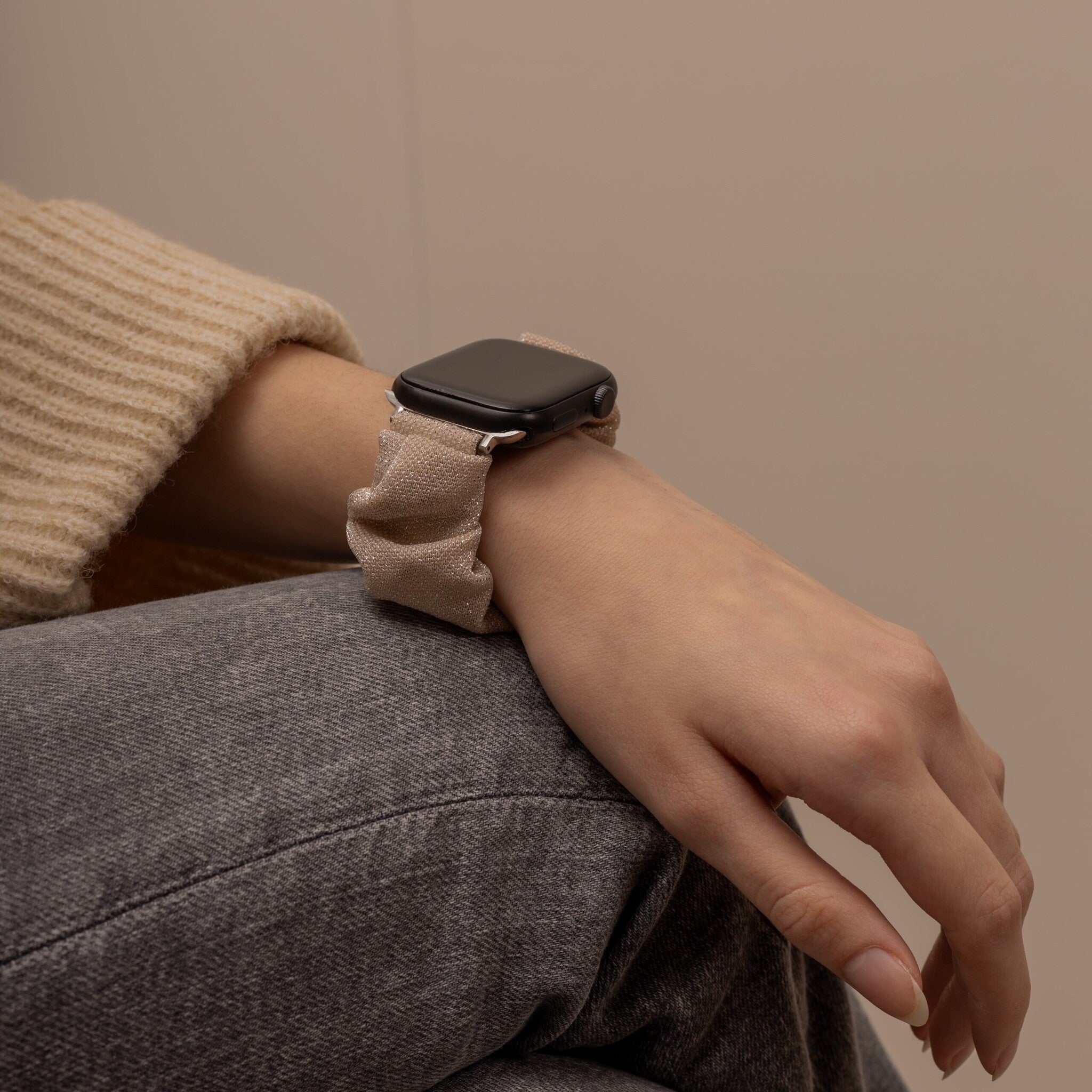 Apple Watch Scrunchie Armband (Glänzendes Beige)
