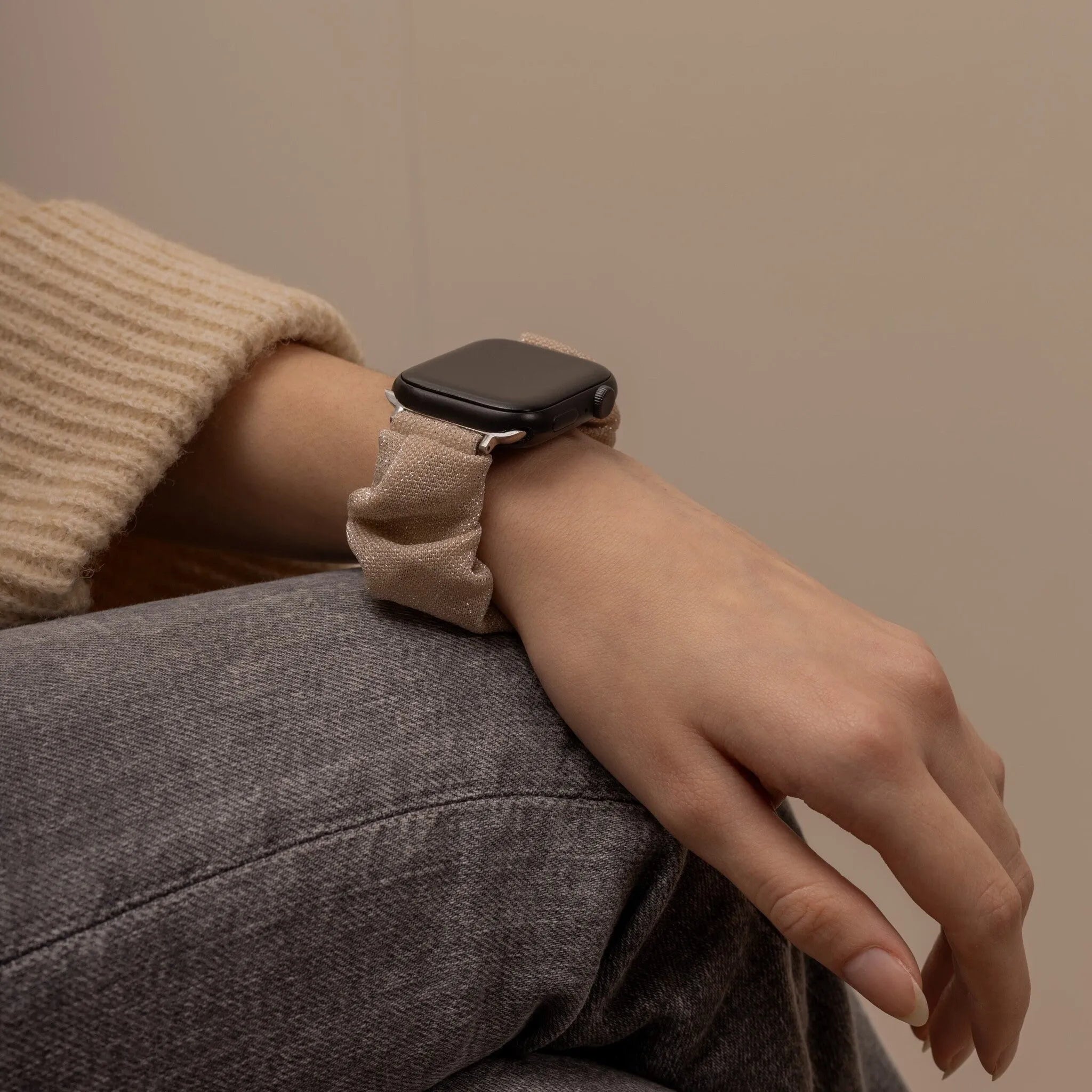 Apple Watch Scrunchie Armband (Glänzendes Beige)