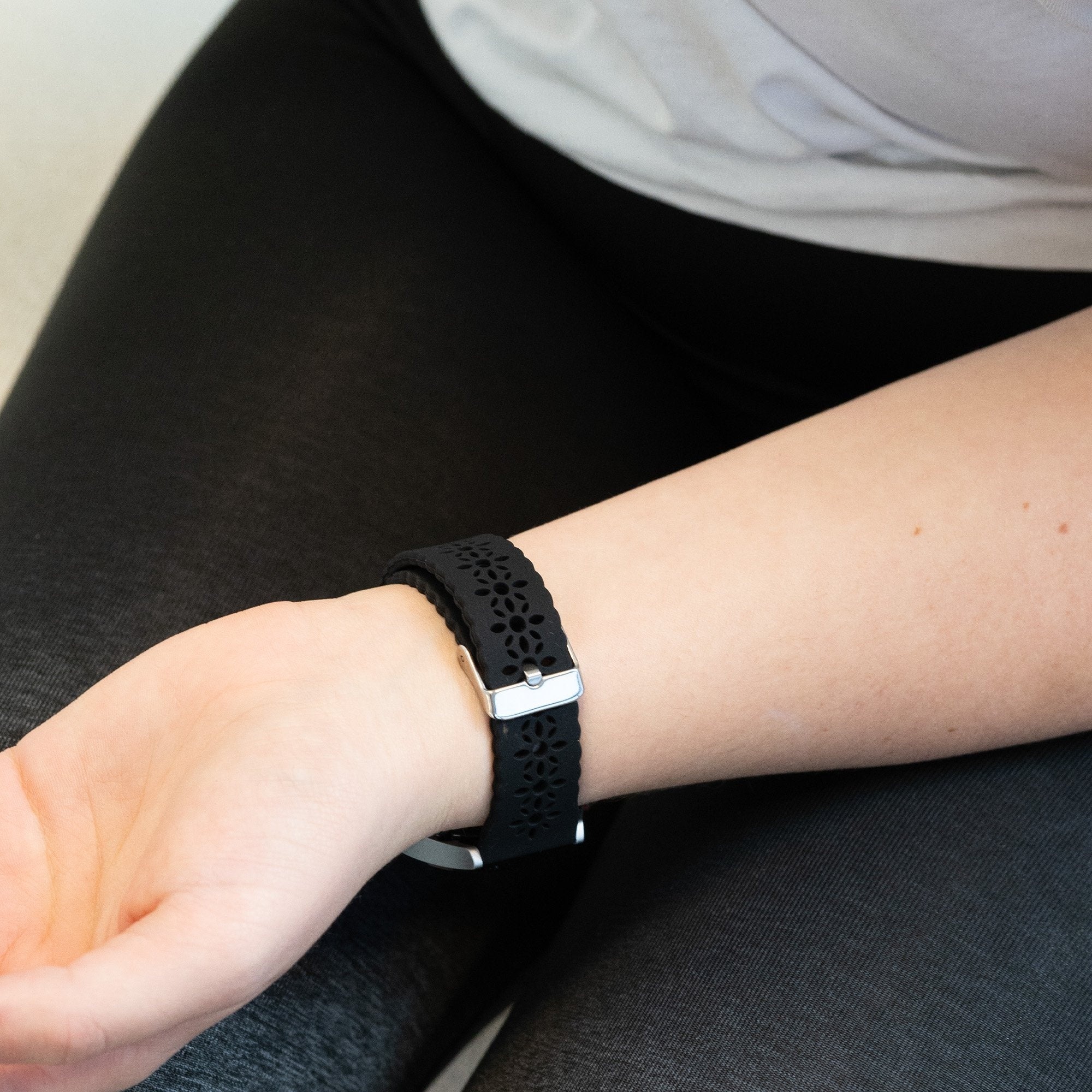 Bandz Coros Apex 42mm Silikonarmband mit Muster (Schwarz)