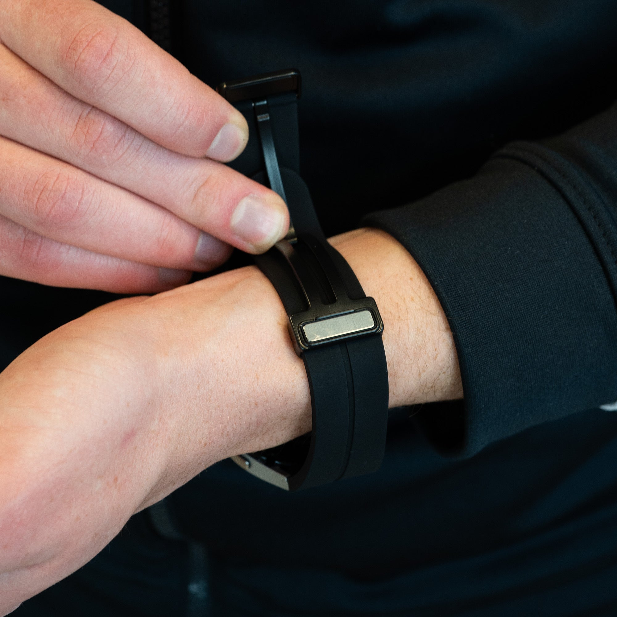 Bandz Samsung Galaxy Watch 4 - 44mm D-Schnalle Silikonarmband (Schwarz)