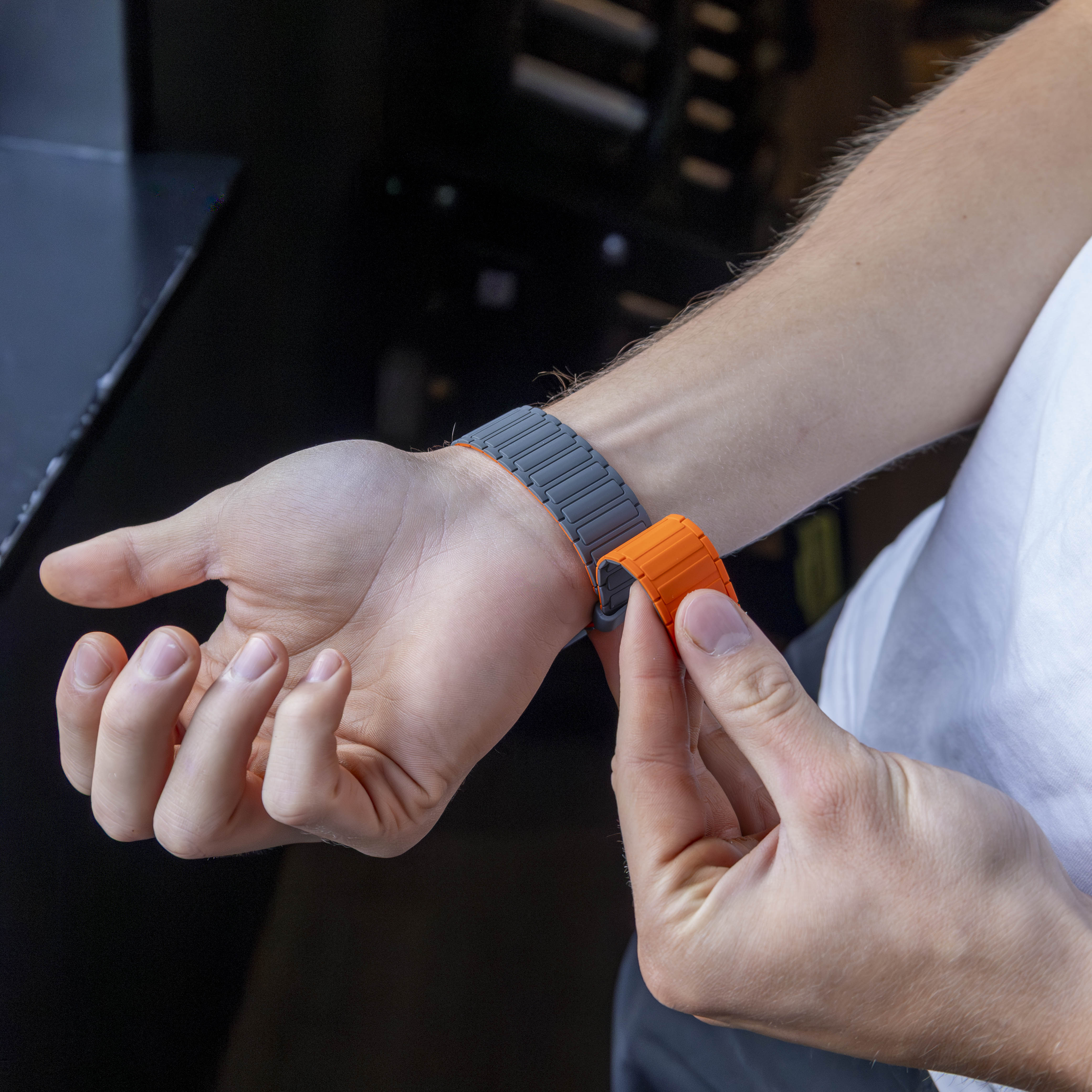 Samsung Galaxy Watch Ultra Magnetisches Silikonarmband (Grau/Orange)