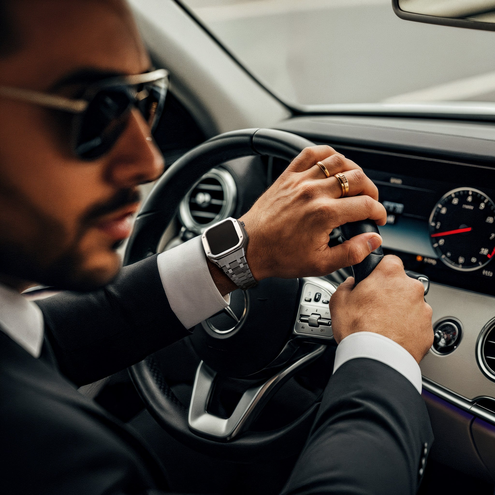 Reqior Apple Watch 45mm Hülle mit integriertem Stahlarmband (Silber)