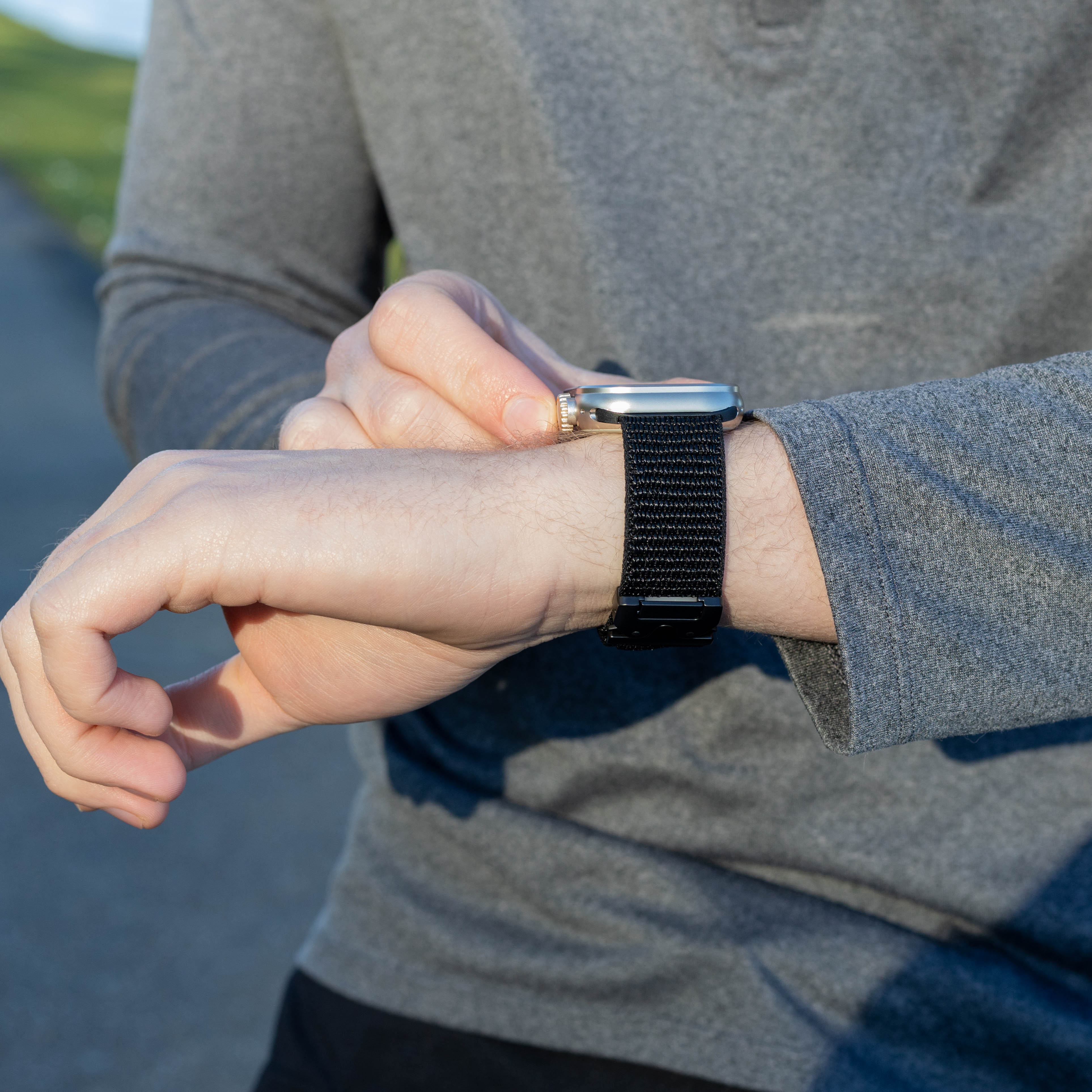 Bandz Apple Watch Nylon Band 'Wave' mit P-Schnalle (Schwarz)