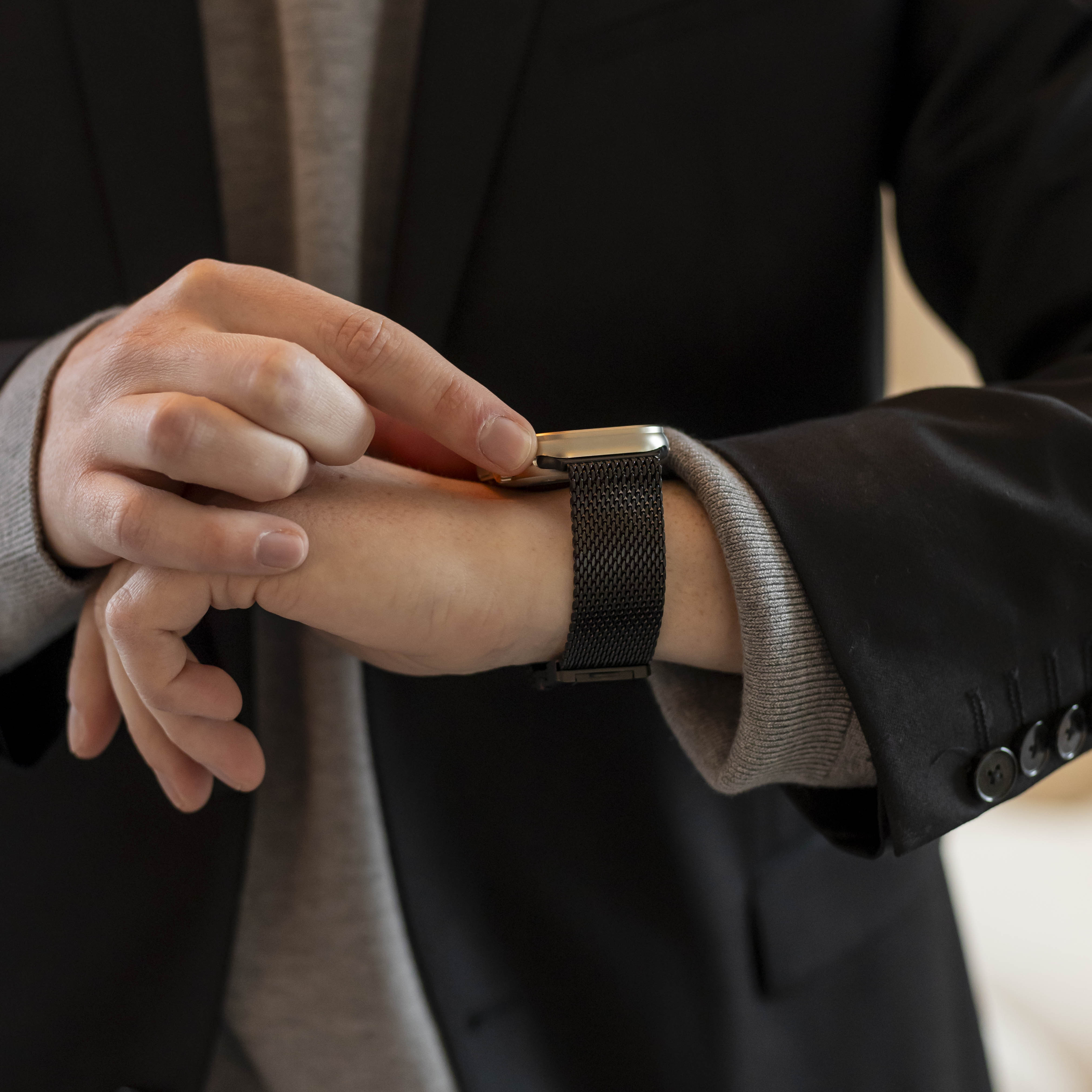 Bandz Apple Watch Milanese Loop Band mit P-Schnalle (Schwarz)