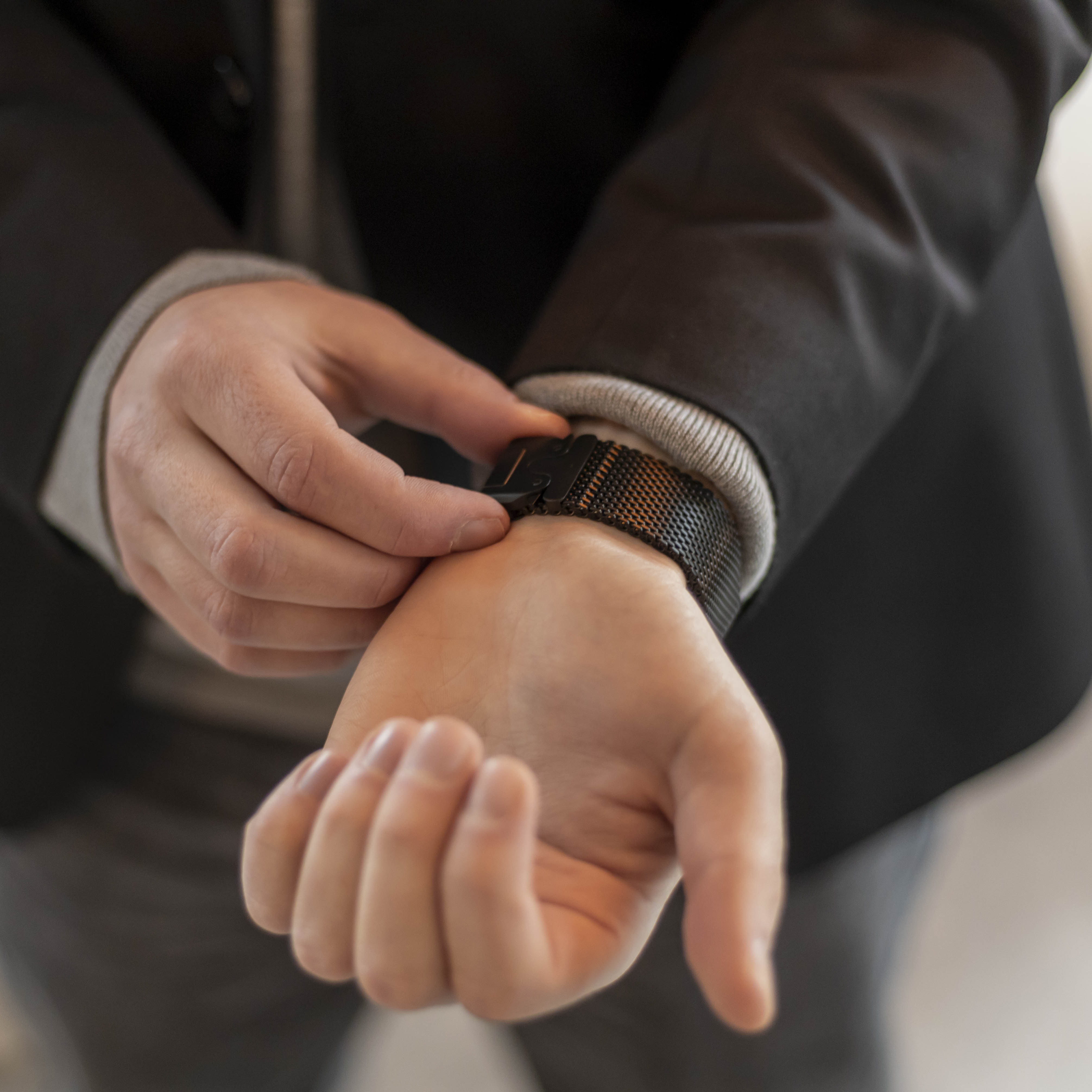 Bandz Apple Watch Milanese Loop Band mit P-Schnalle (Schwarz)