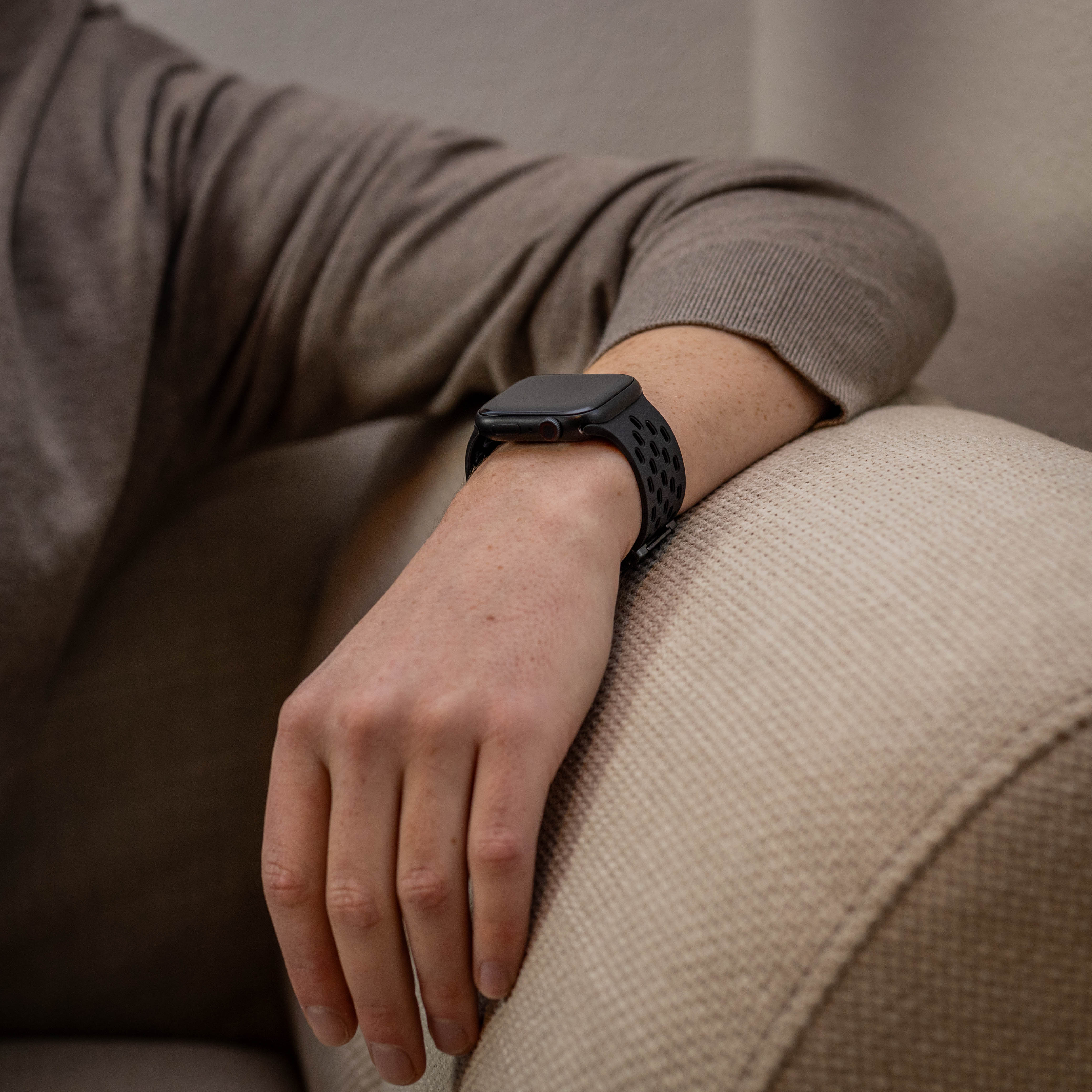 Apple Watch Silicone Air Strap with P-Buckle (Black)