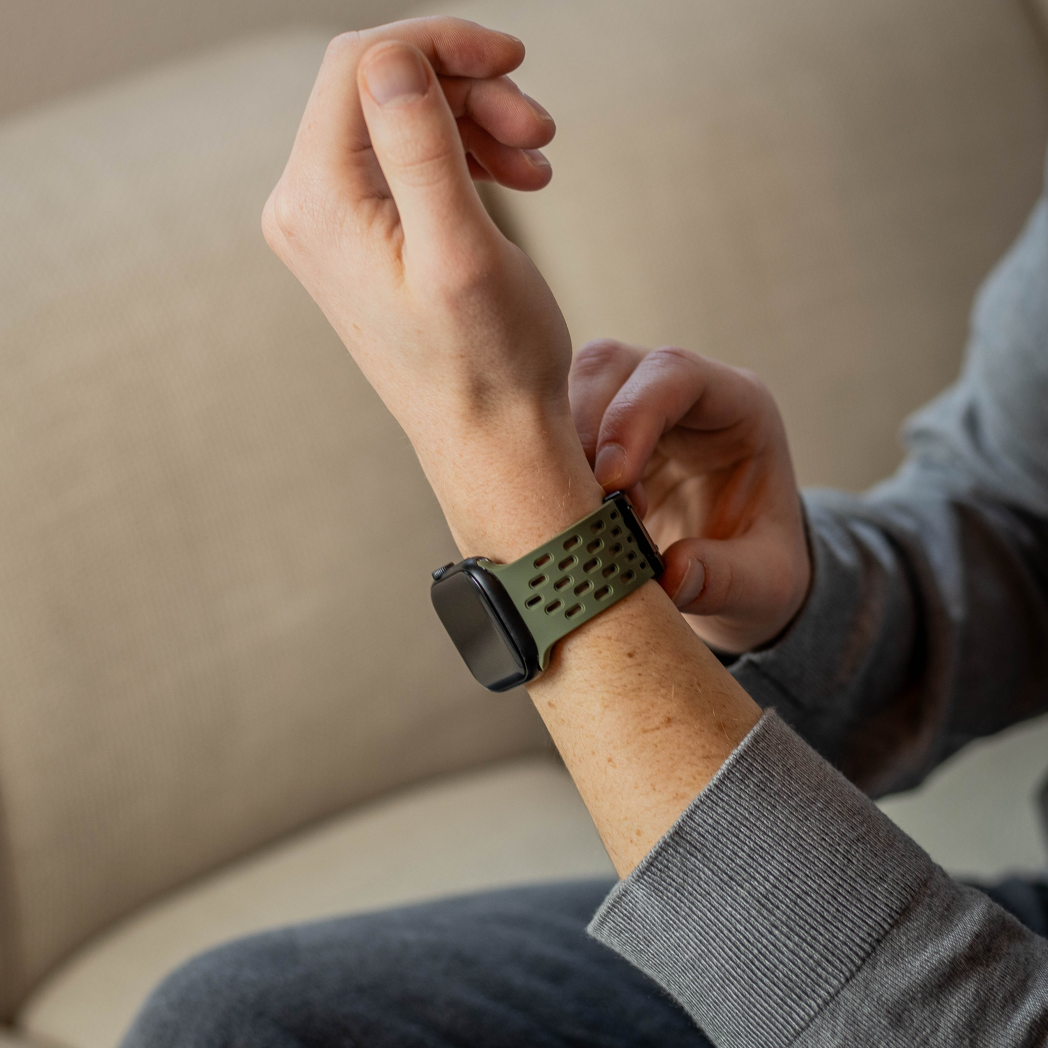 Apple Watch Silikonarmband mit P-Schnalle (Armeegrün)