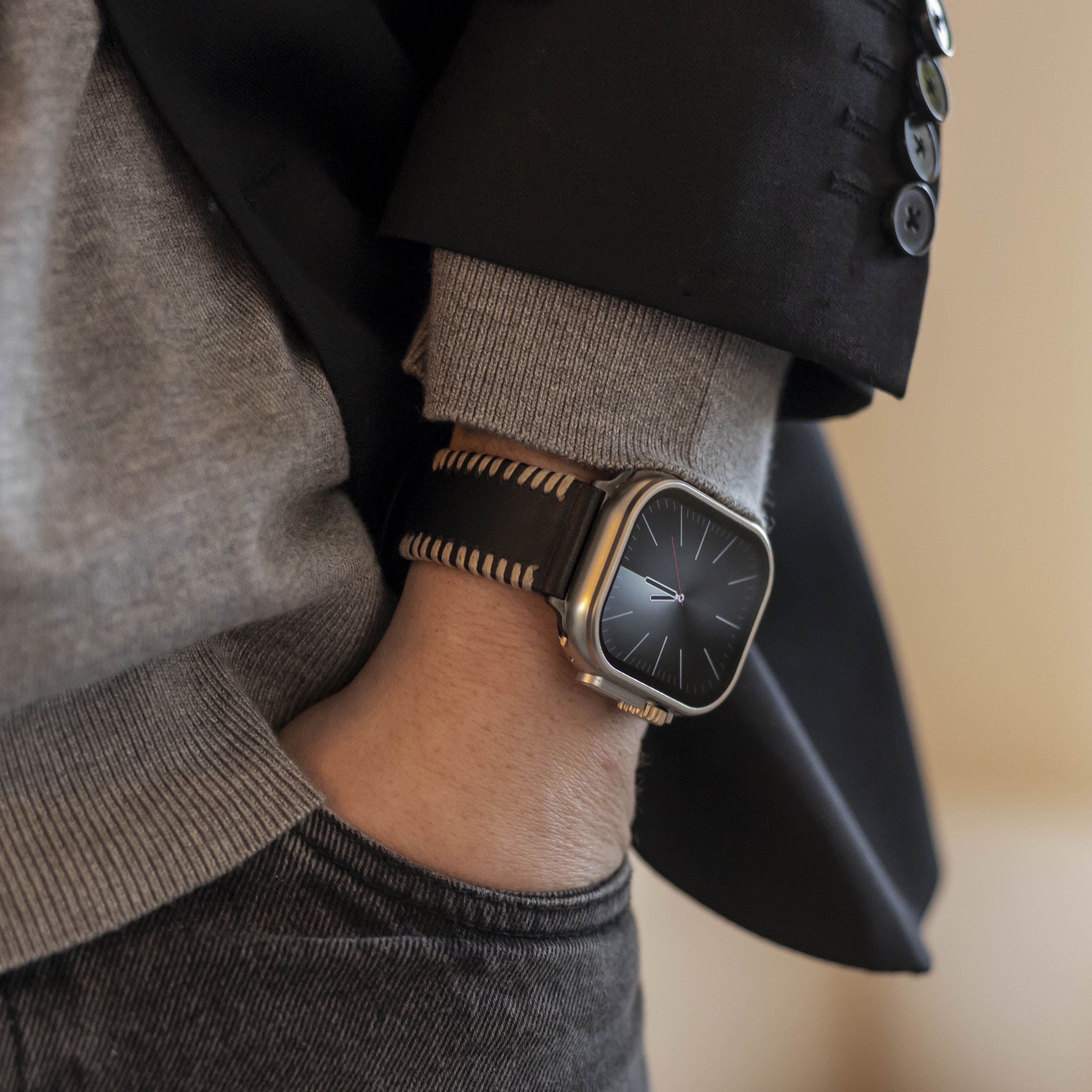 Apple Watch Ultra Lederarmband mit Ziernähten (Schwarz)