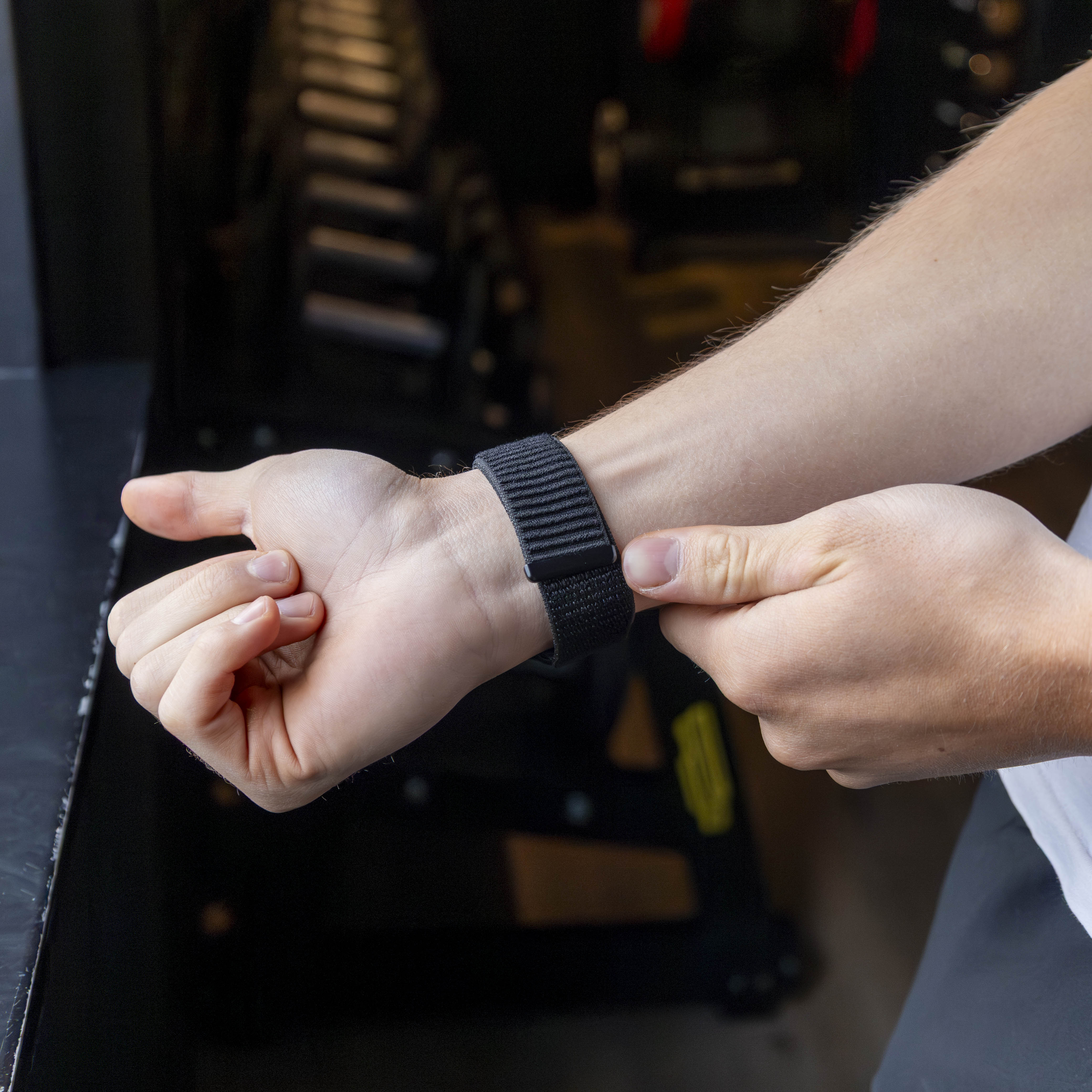 Strap-it Apple Watch Wave Nylonarmband (Schwarz)