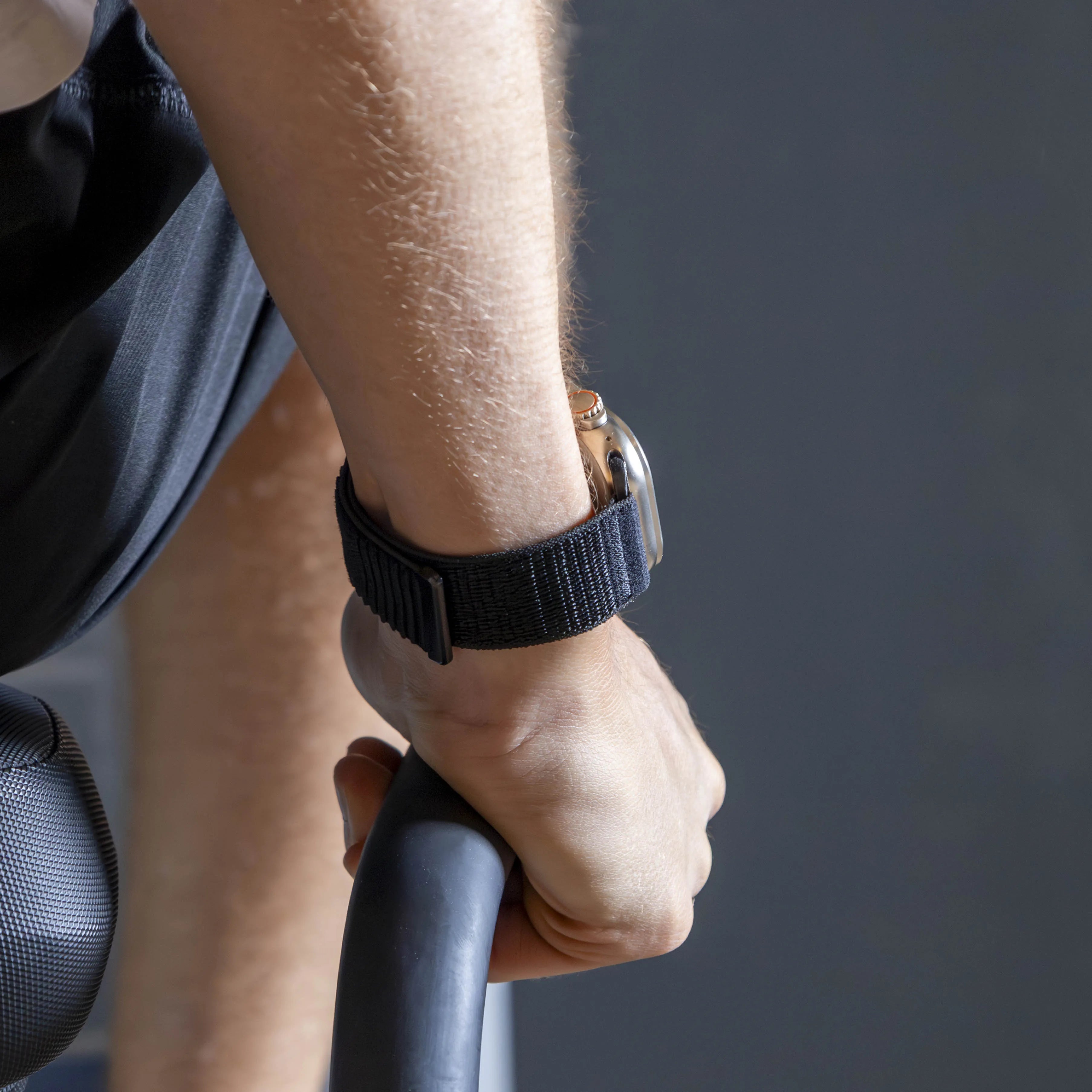 Strap-it Apple Watch Wave Nylonarmband (Schwarz)
