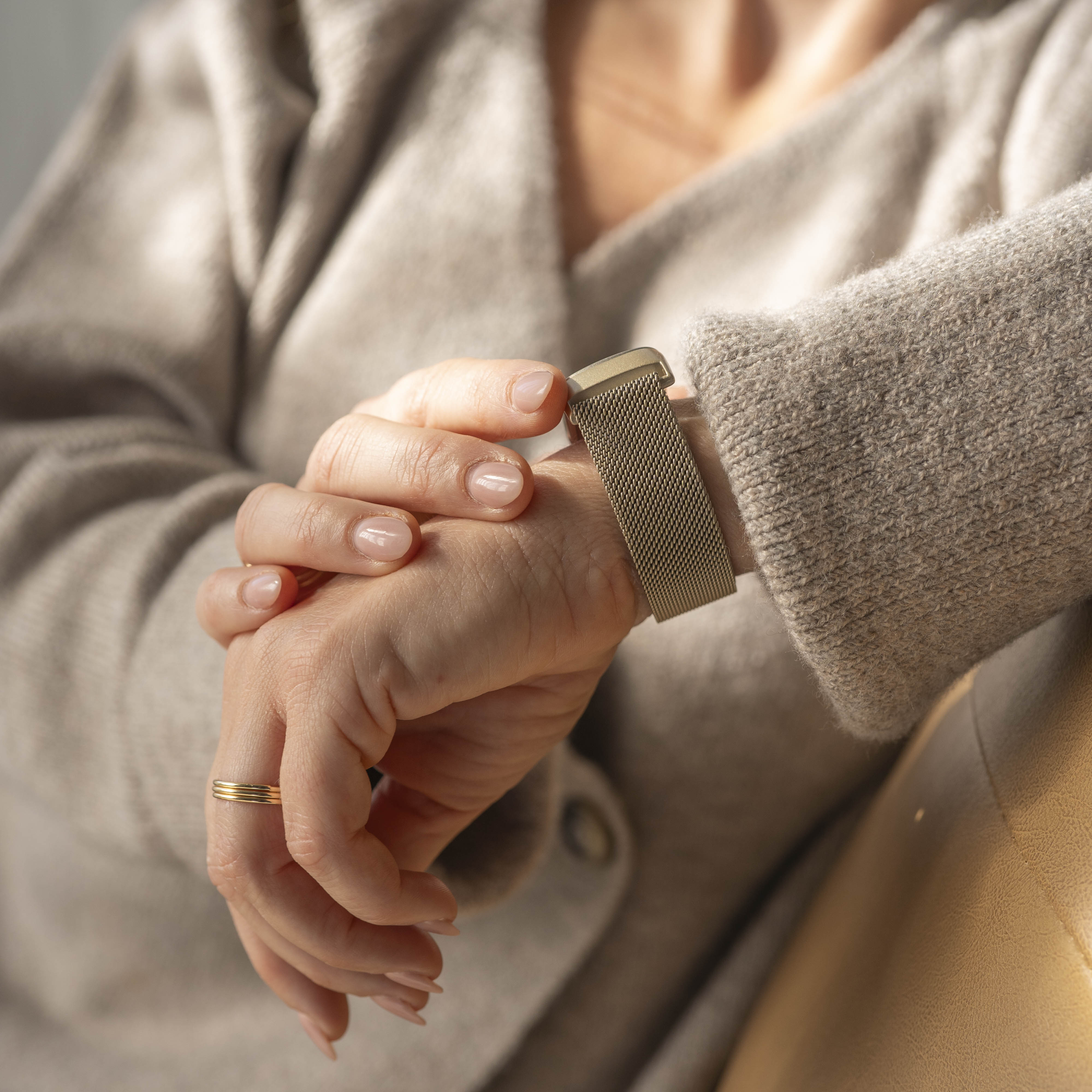 Fitbit Charge 5 Milanese Strap (Champagne)