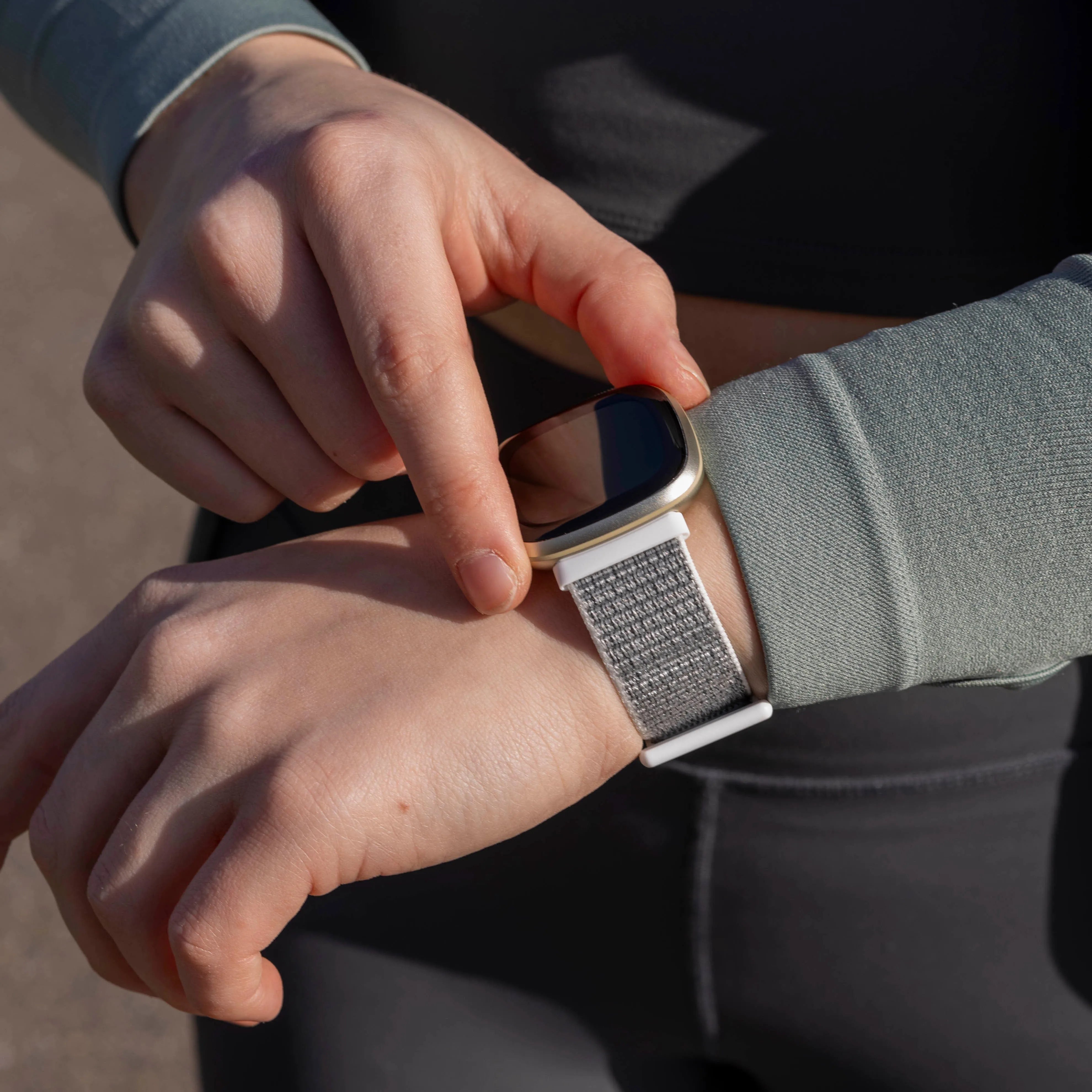 Fitbit Sense Nylonarmband (Muschel)