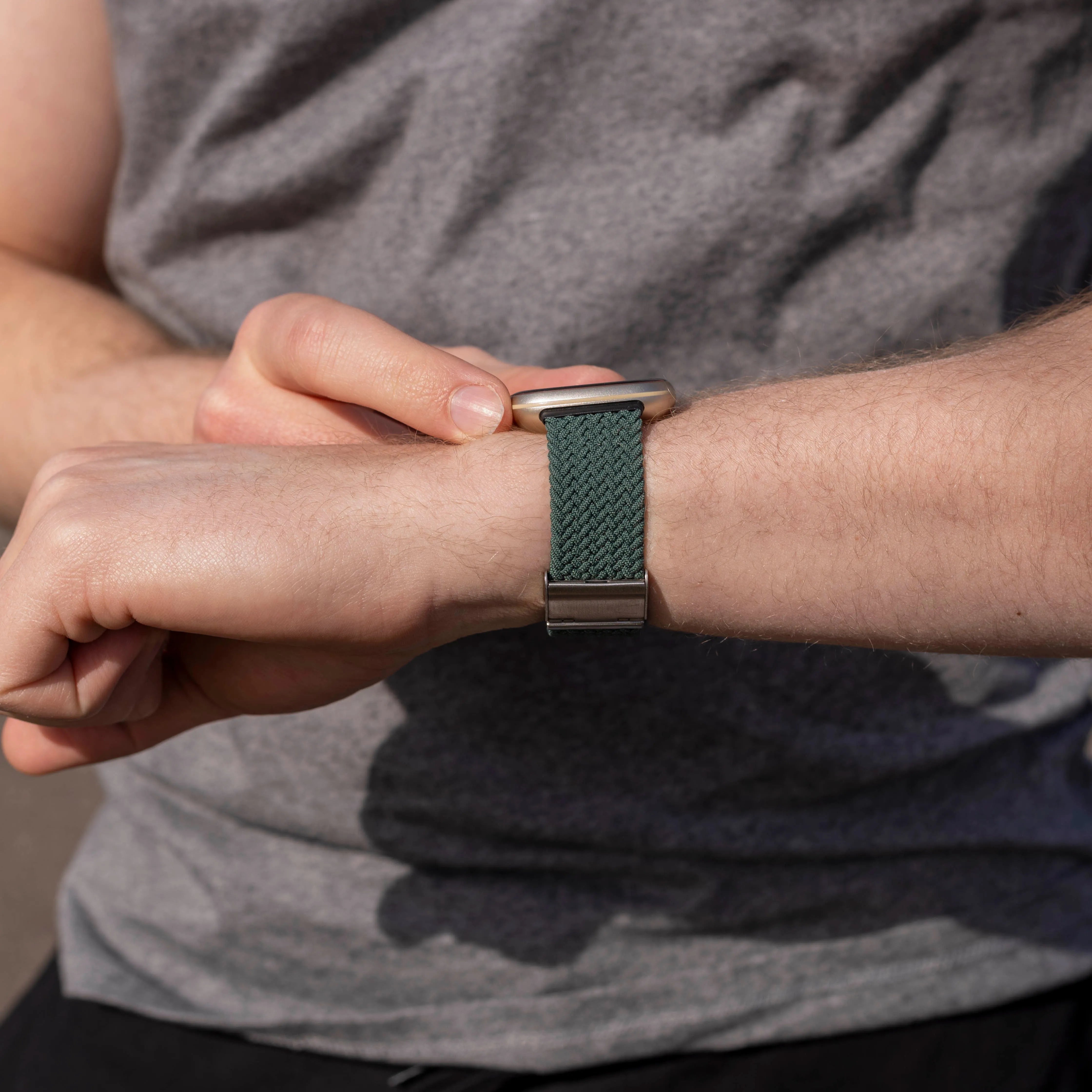 Fitbit Sense verstellbares geflochtenes Armband (Dunkelgrün)