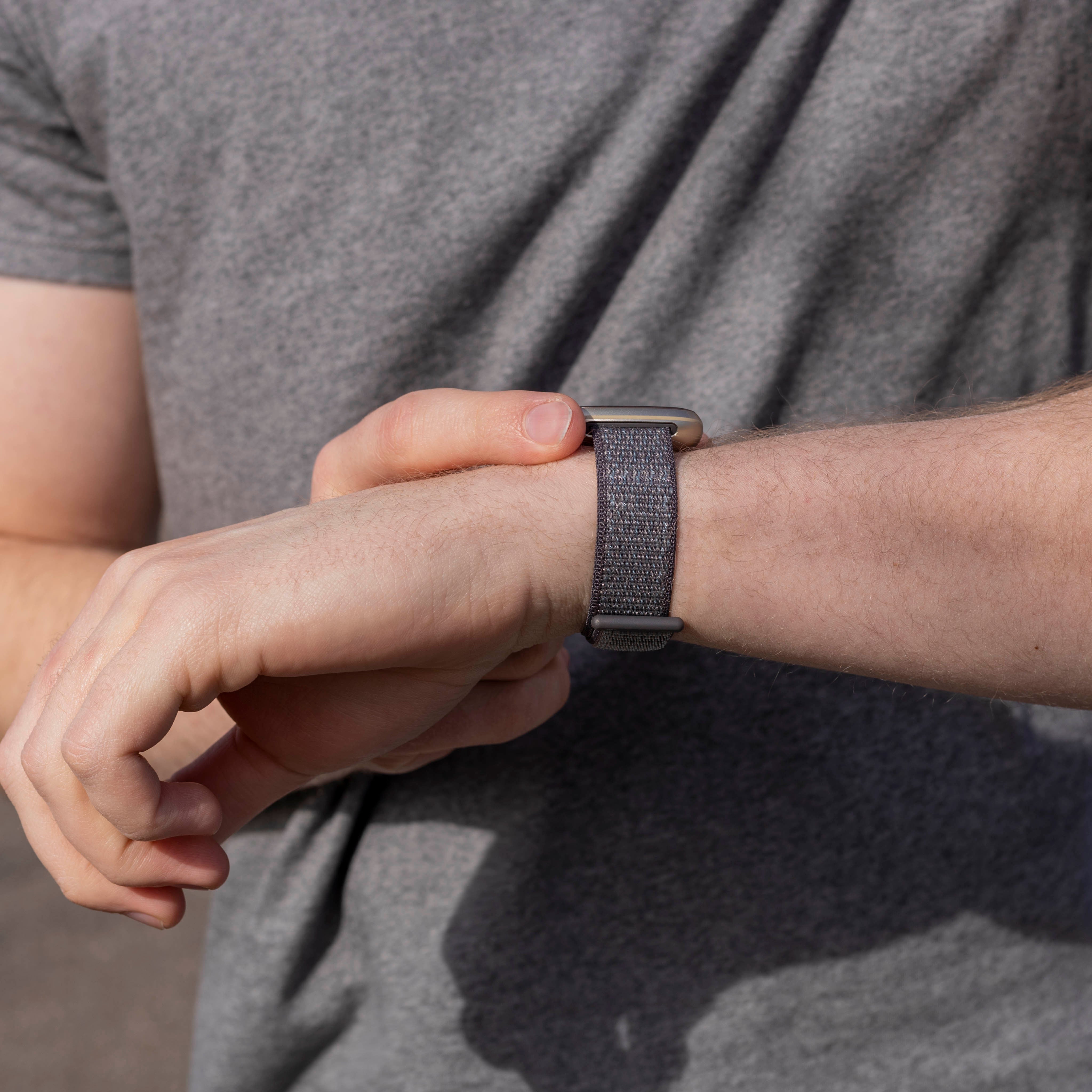 Fitbit Versa 3 Nylonarmband (Grau-grün)