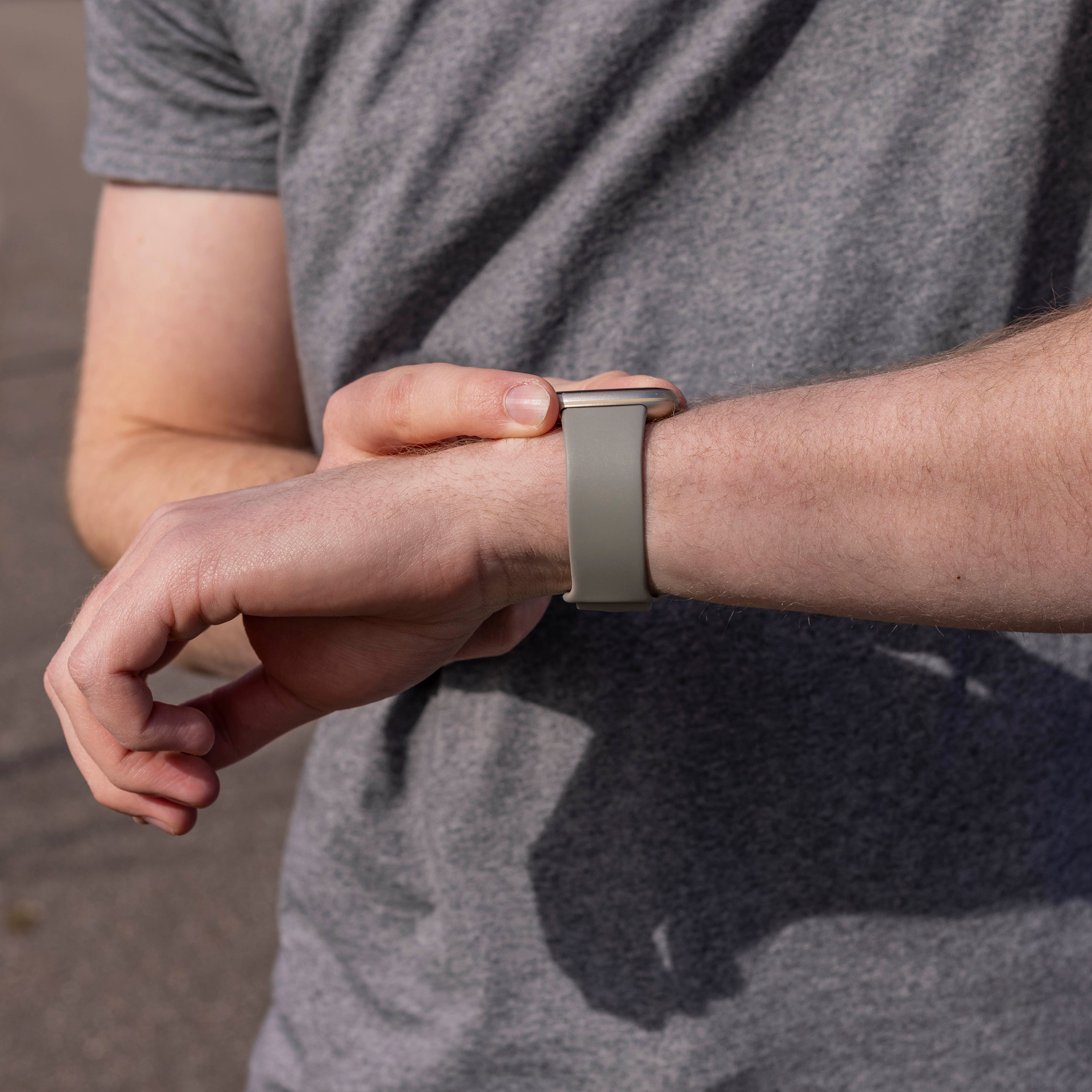 Fitbit Versa 3 Silikonarmband Classic (Grau)