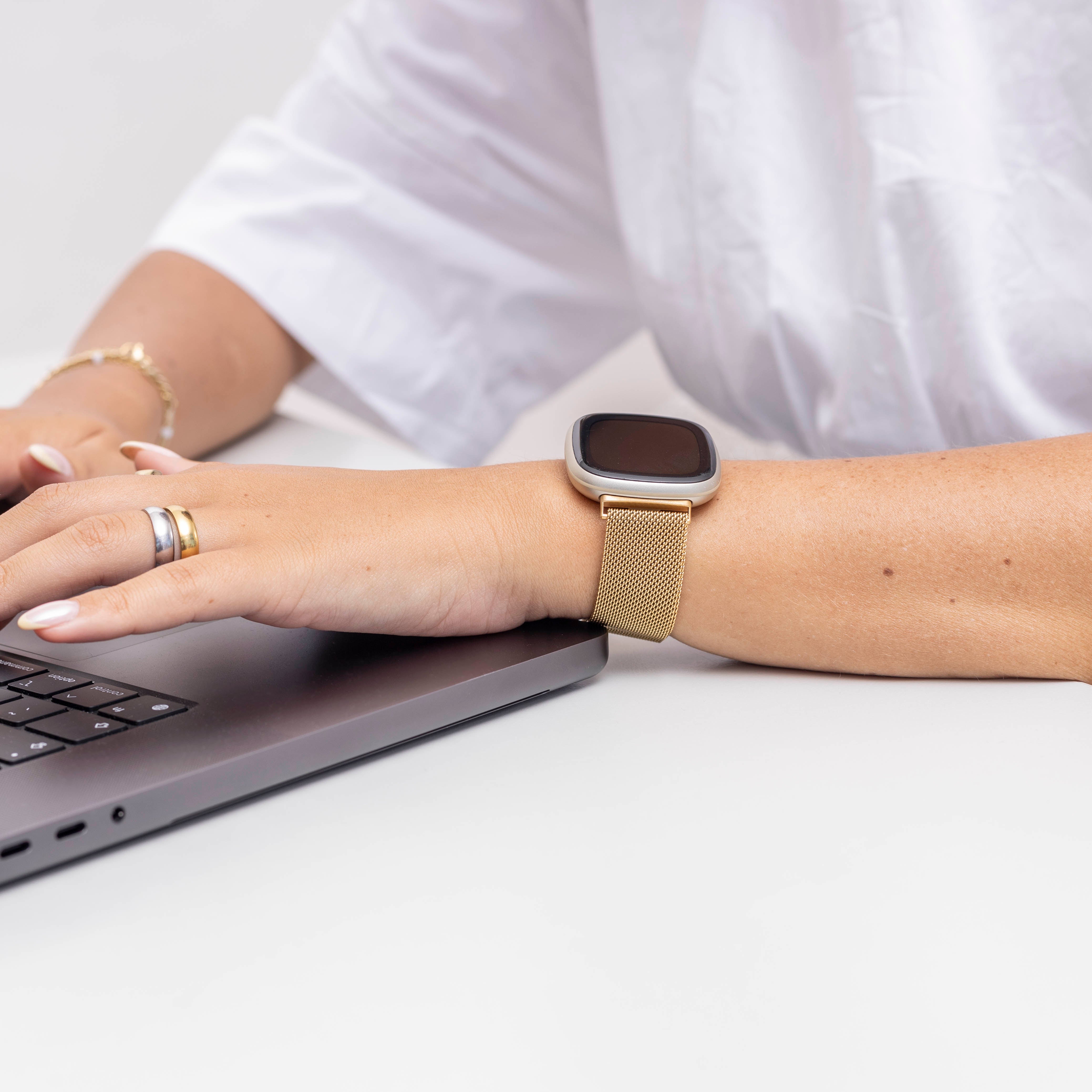 Fitbit Sense Milanese Armband (Gold)