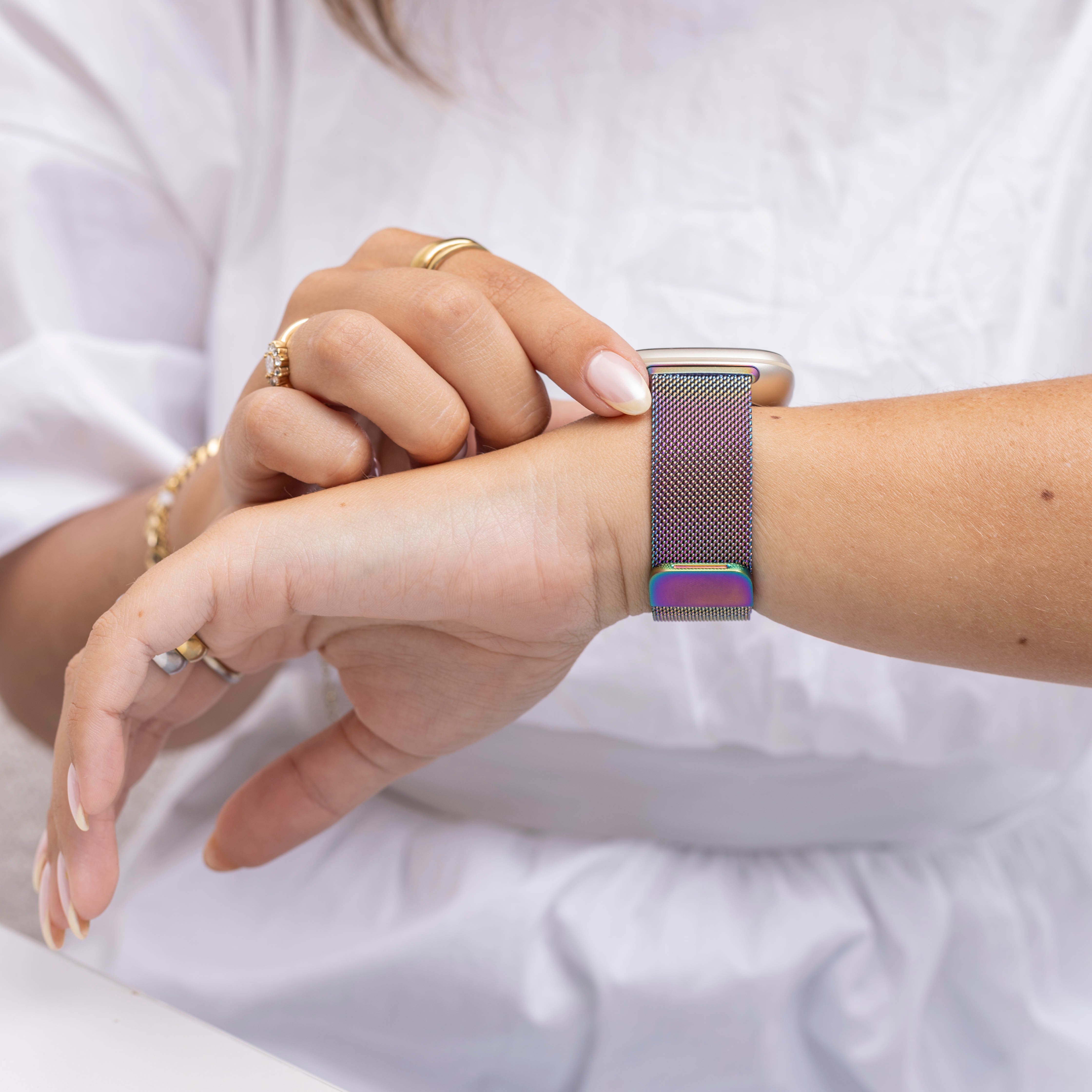 Fitbit Sense Milanese Armband (Regenbogen)