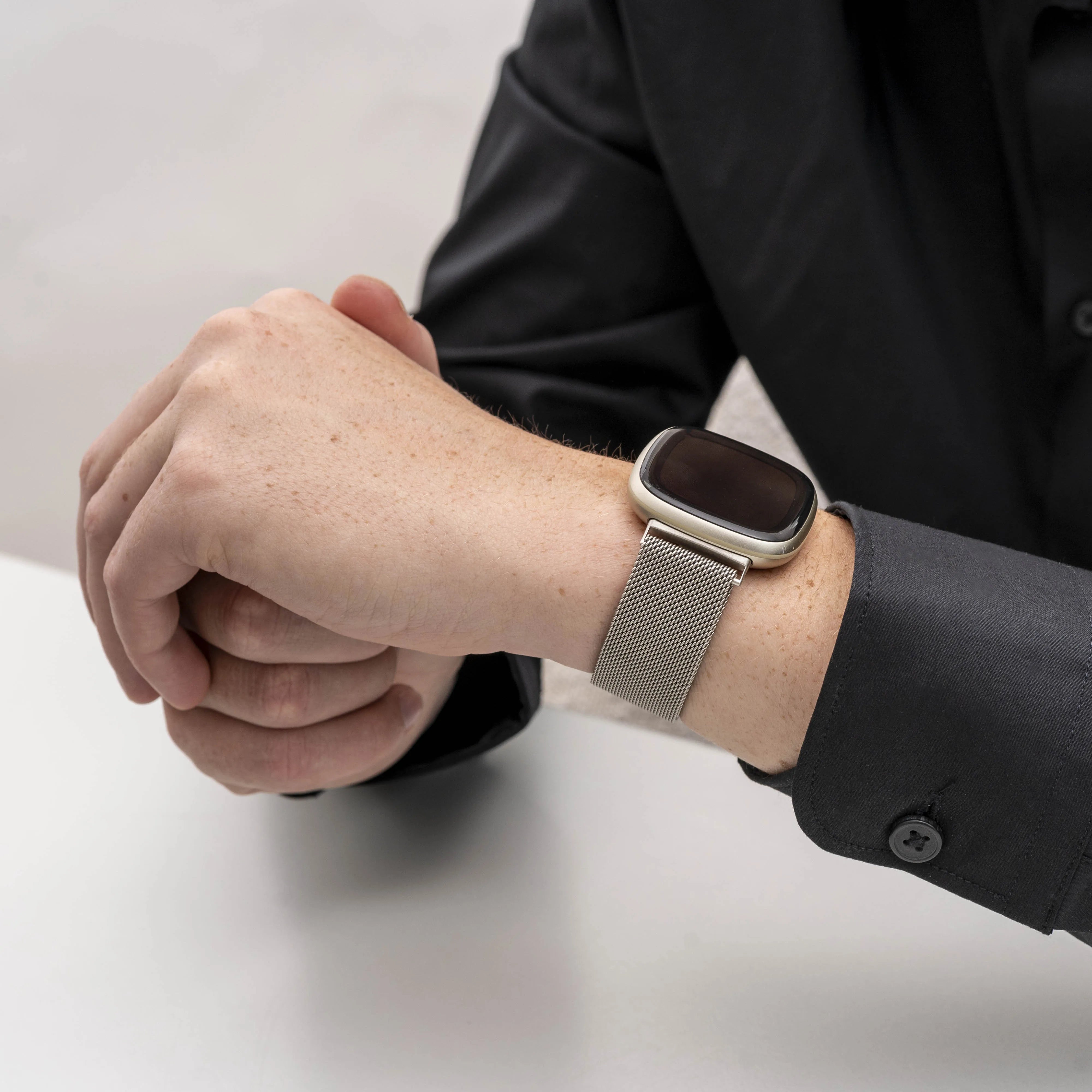 Fitbit Versa 3 Milanese-Armband (Polarstern)