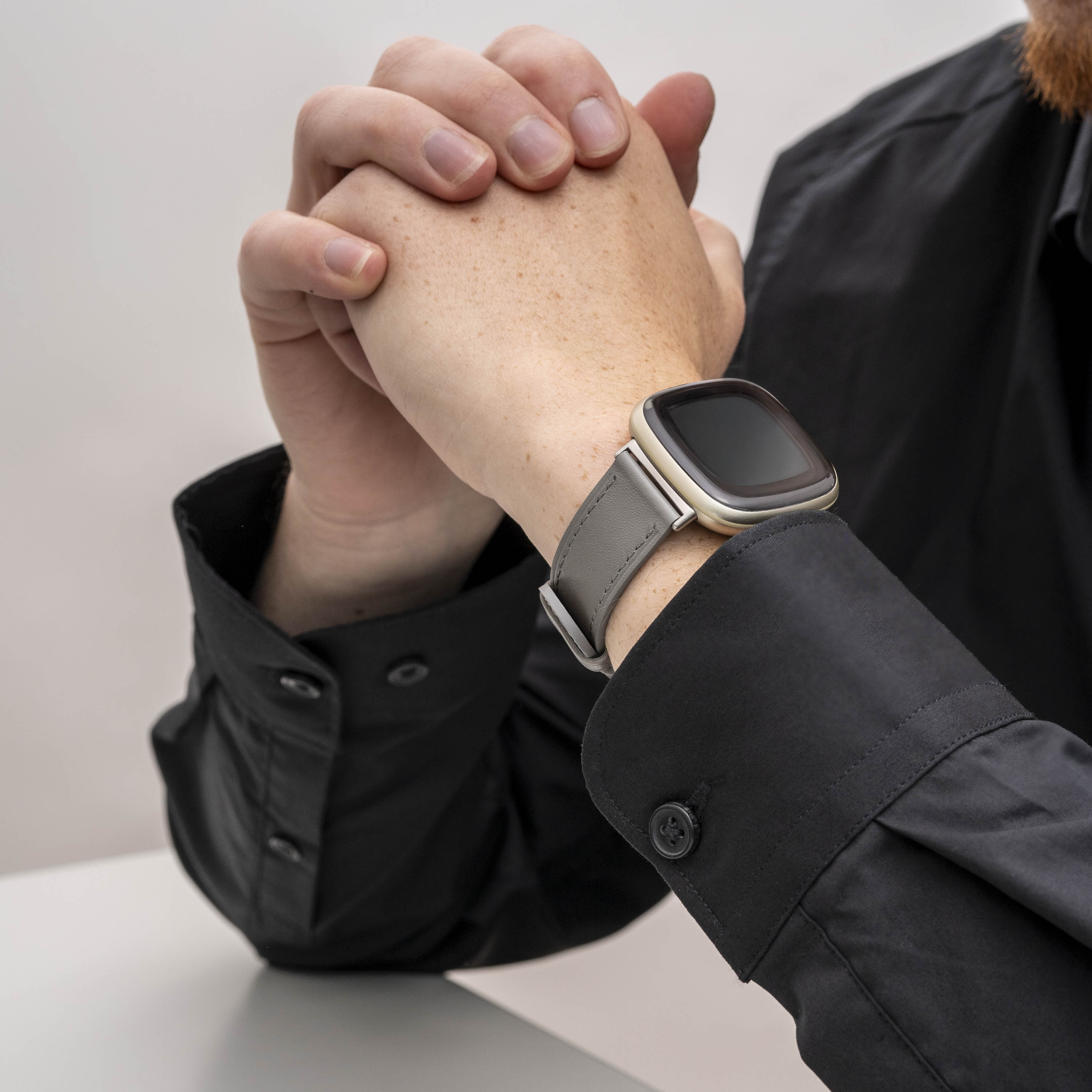 Fitbit Sense Lederarmband (Grau)