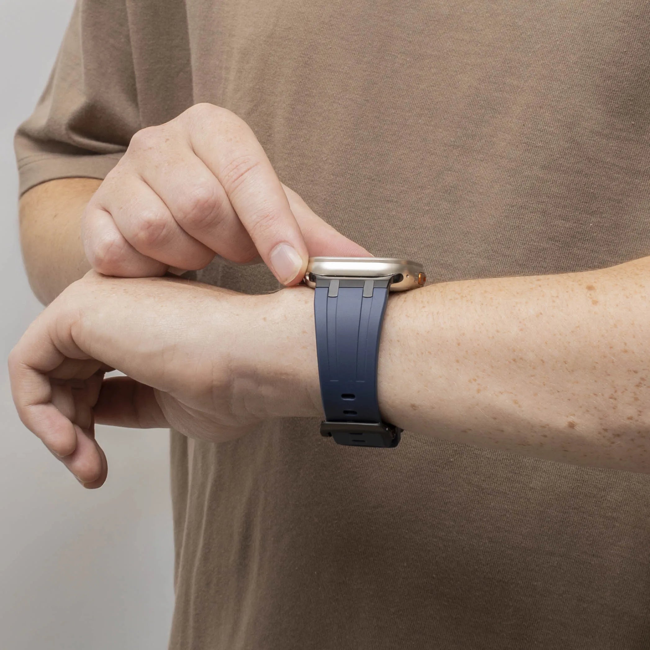 Bandz Apple Watch Silikonarmband 'Luxe Liquid' (Blau/Schwarz)