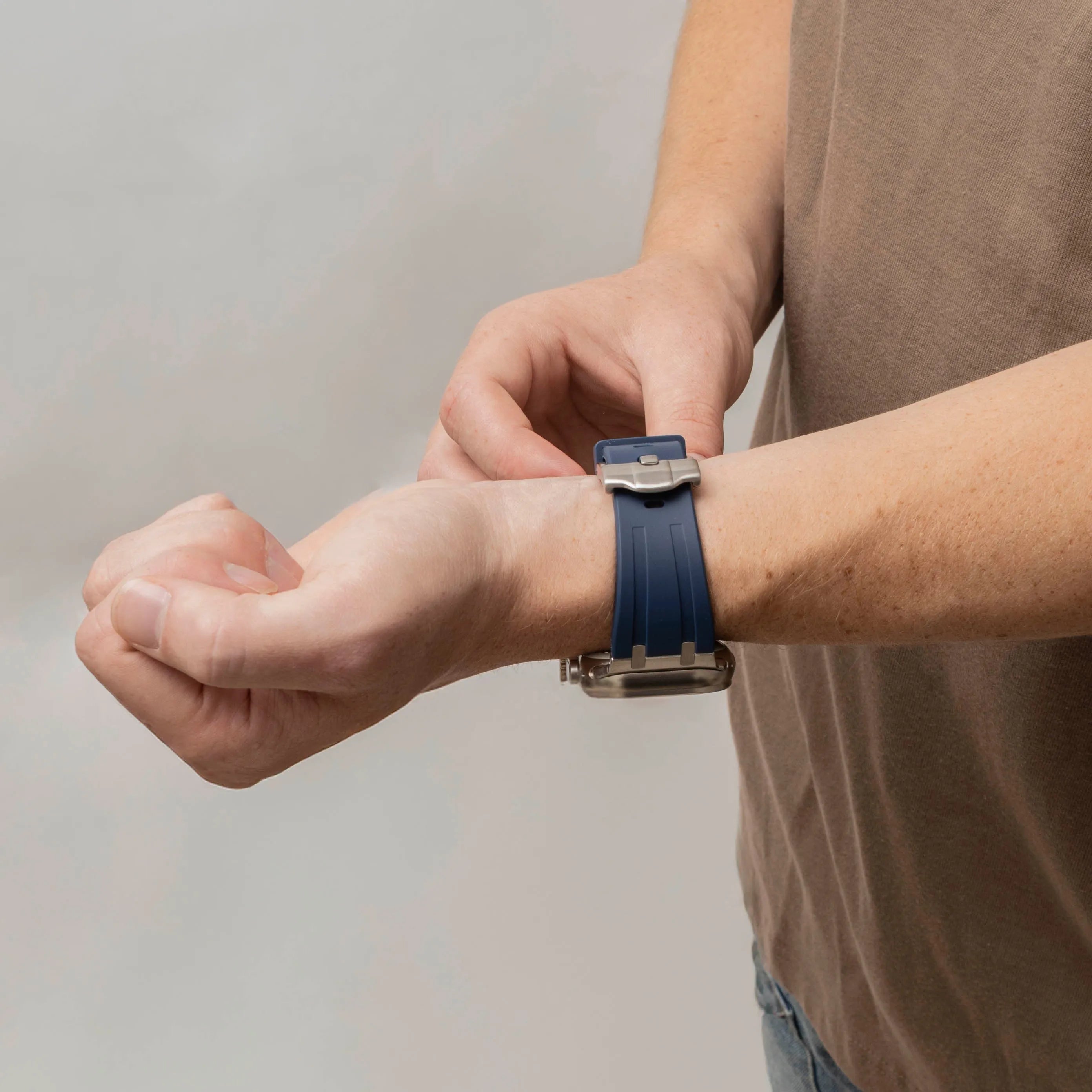 Apple Watch Luxus Liquid Silikonarmband (Blau mit Silber)