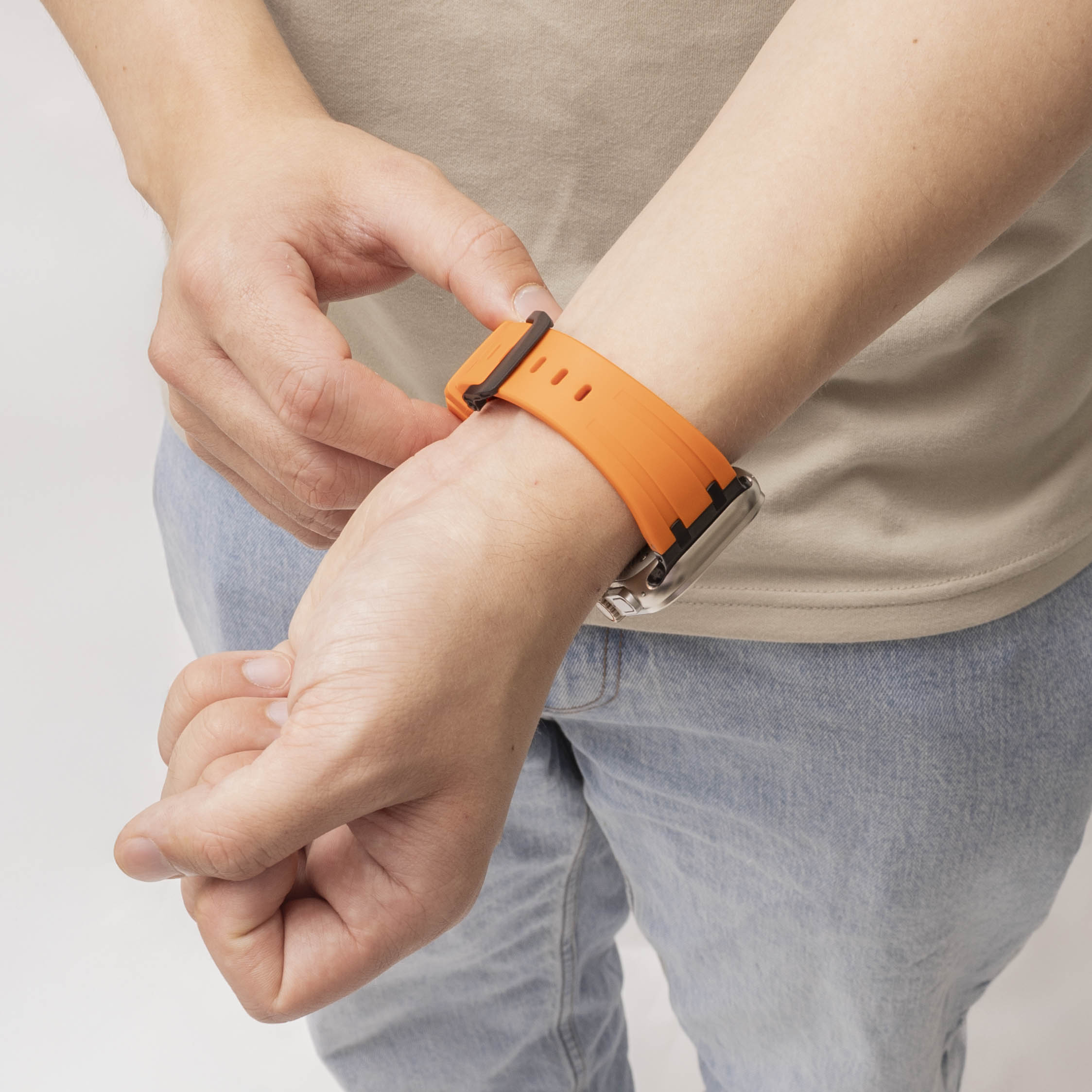 Bandz Apple Watch Silikonarmband 'Luxe Liquid' (Orange mit Schwarz)