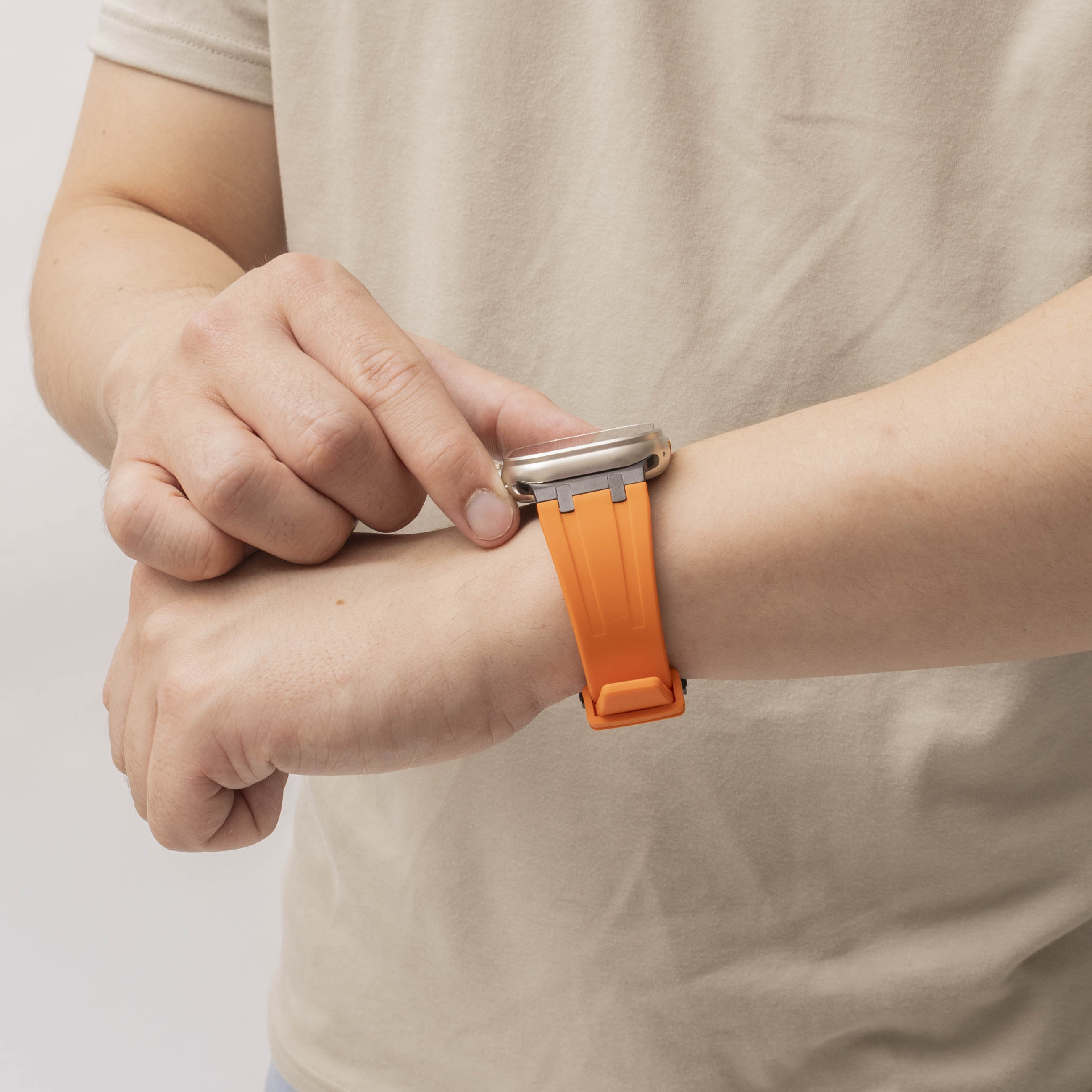 Bandz Apple Watch Silikonarmband 'Luxe Liquid' (Orange mit Schwarz)