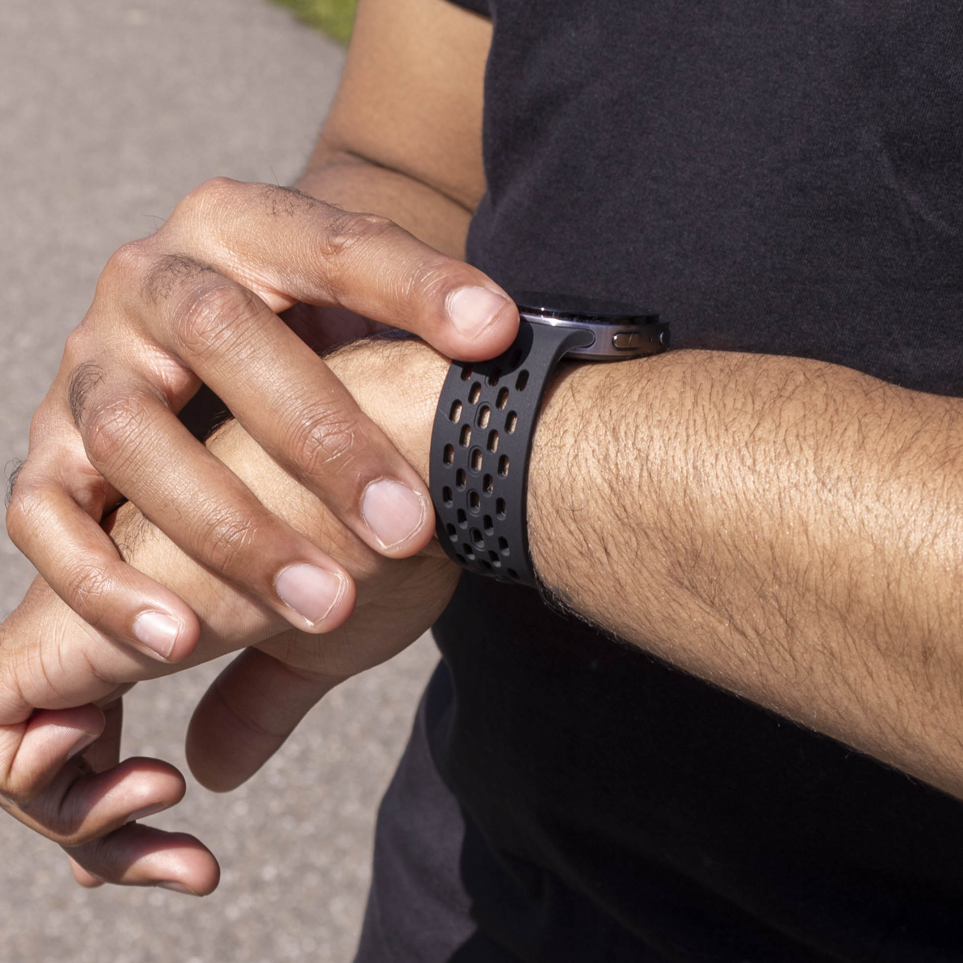 Samsung Galaxy Watch 8 Classic Silikonarmband mit Löchern (Schwarz)