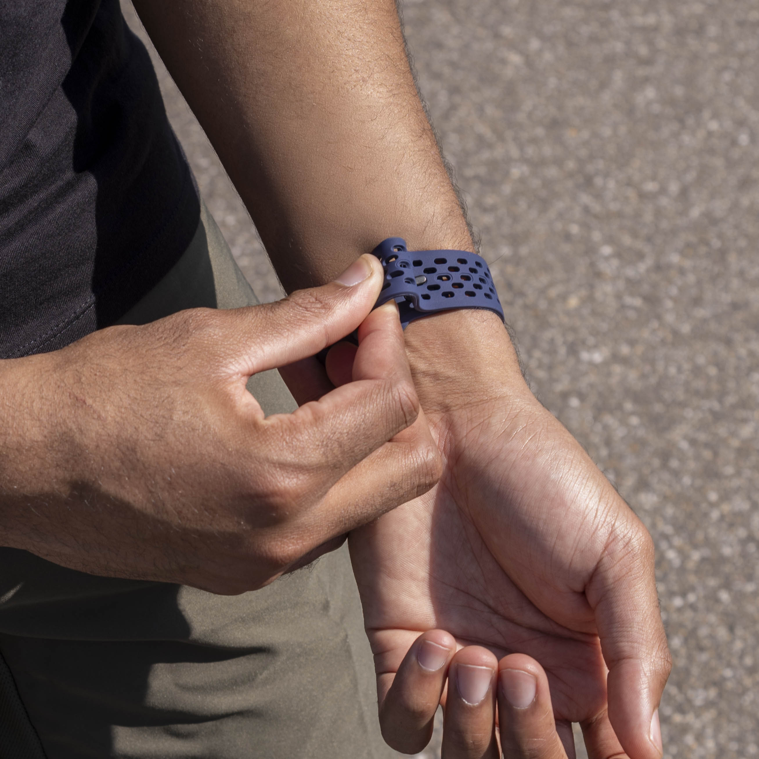 Samsung Galaxy Watch 8 - 40mm Silikonarmband mit Löchern (Dunkel Blau)