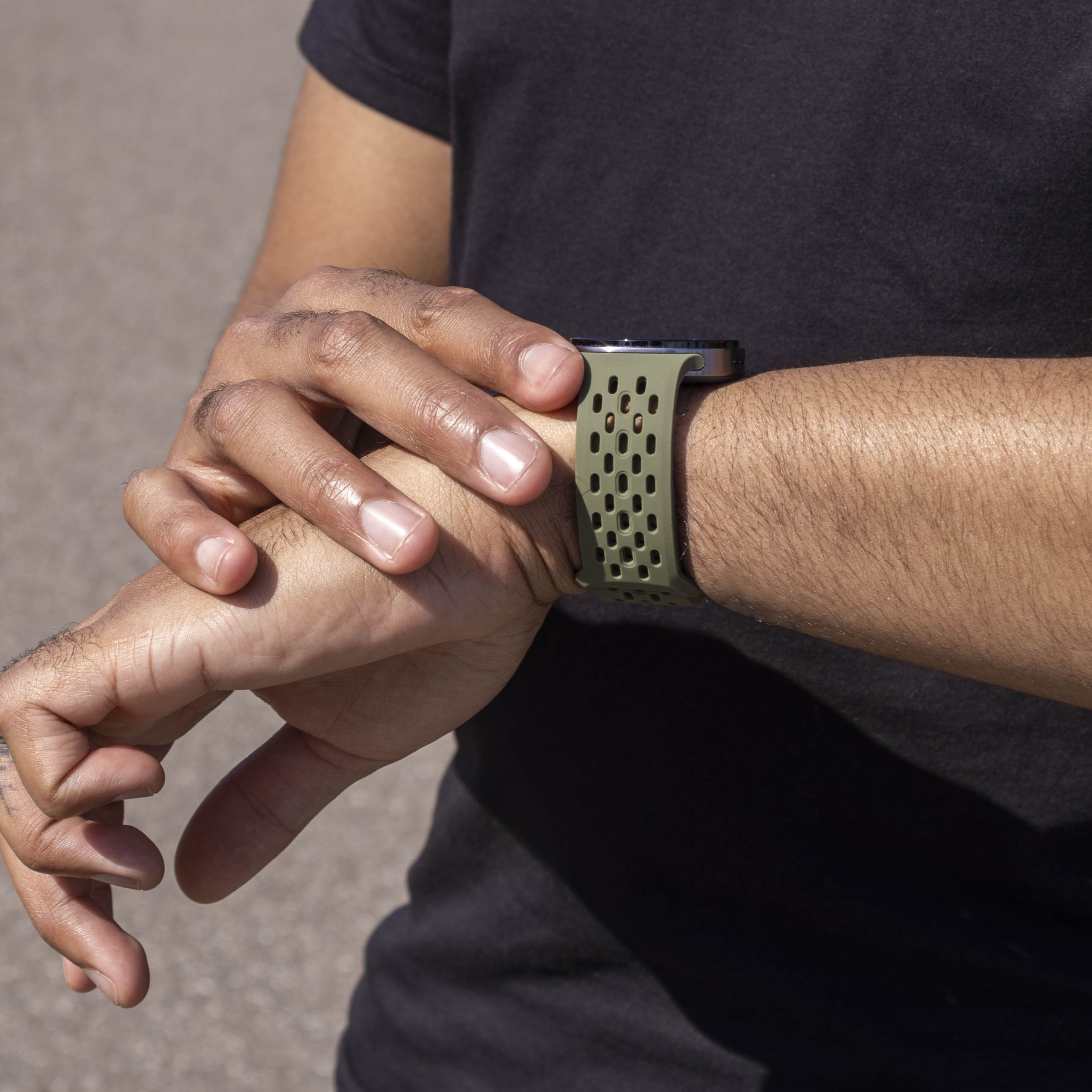 Samsung Galaxy Watch 8 Classic Silikonarmband mit Löchern (Olivgrün)