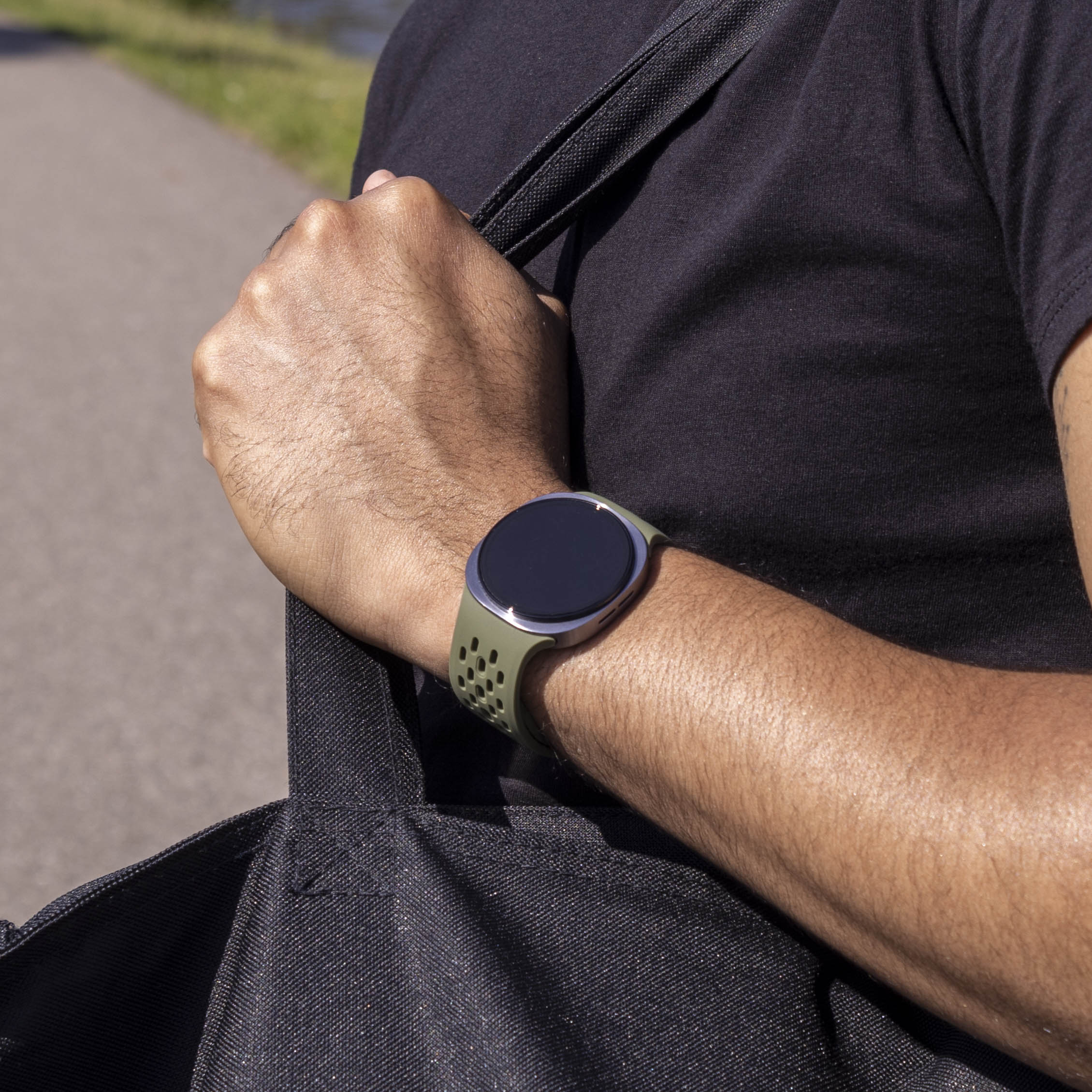 Samsung Galaxy Watch 8 Classic Silikonarmband mit Löchern (Olivgrün)