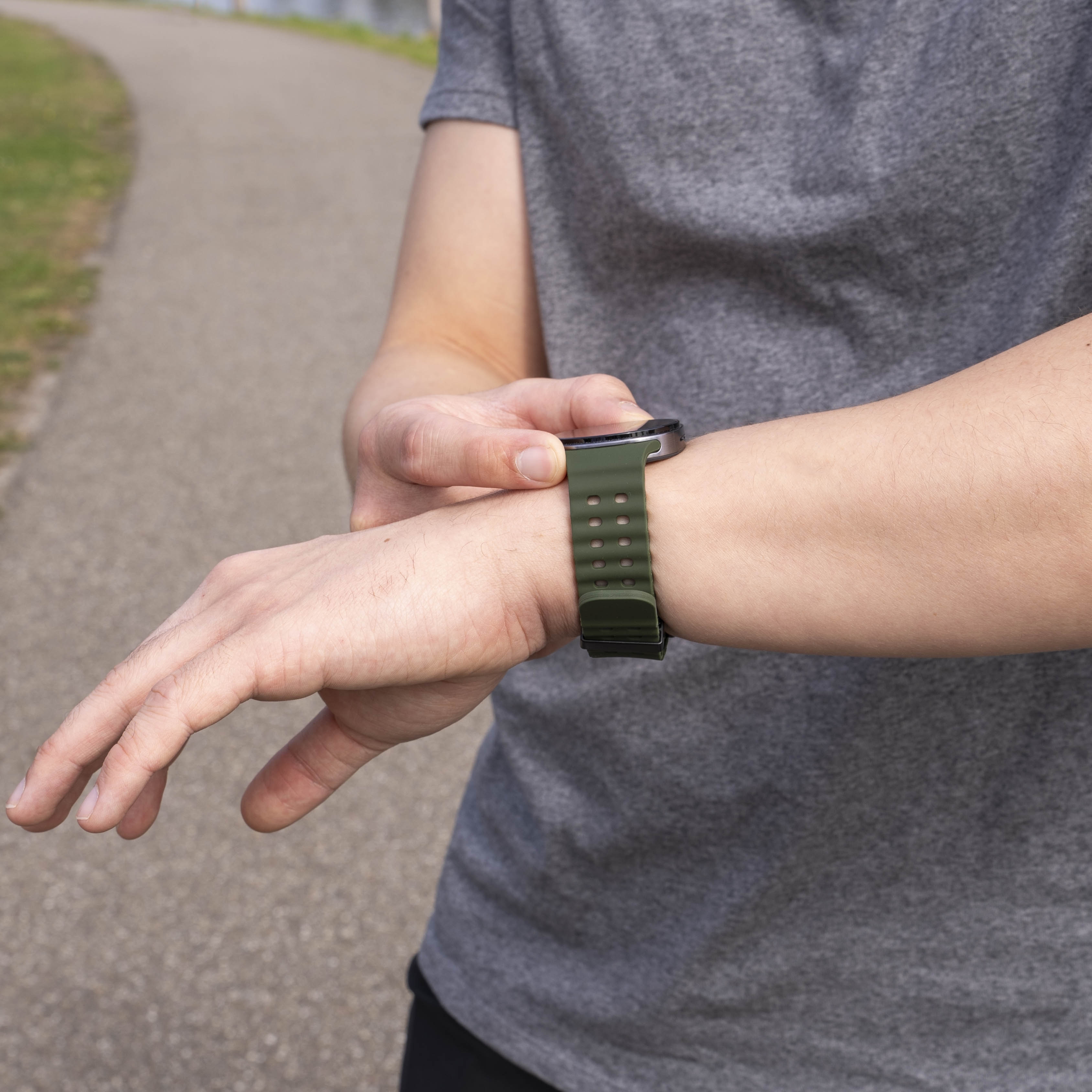 Samsung Galaxy Watch 8 - 40mm Ocean Armband (Olivgrün)