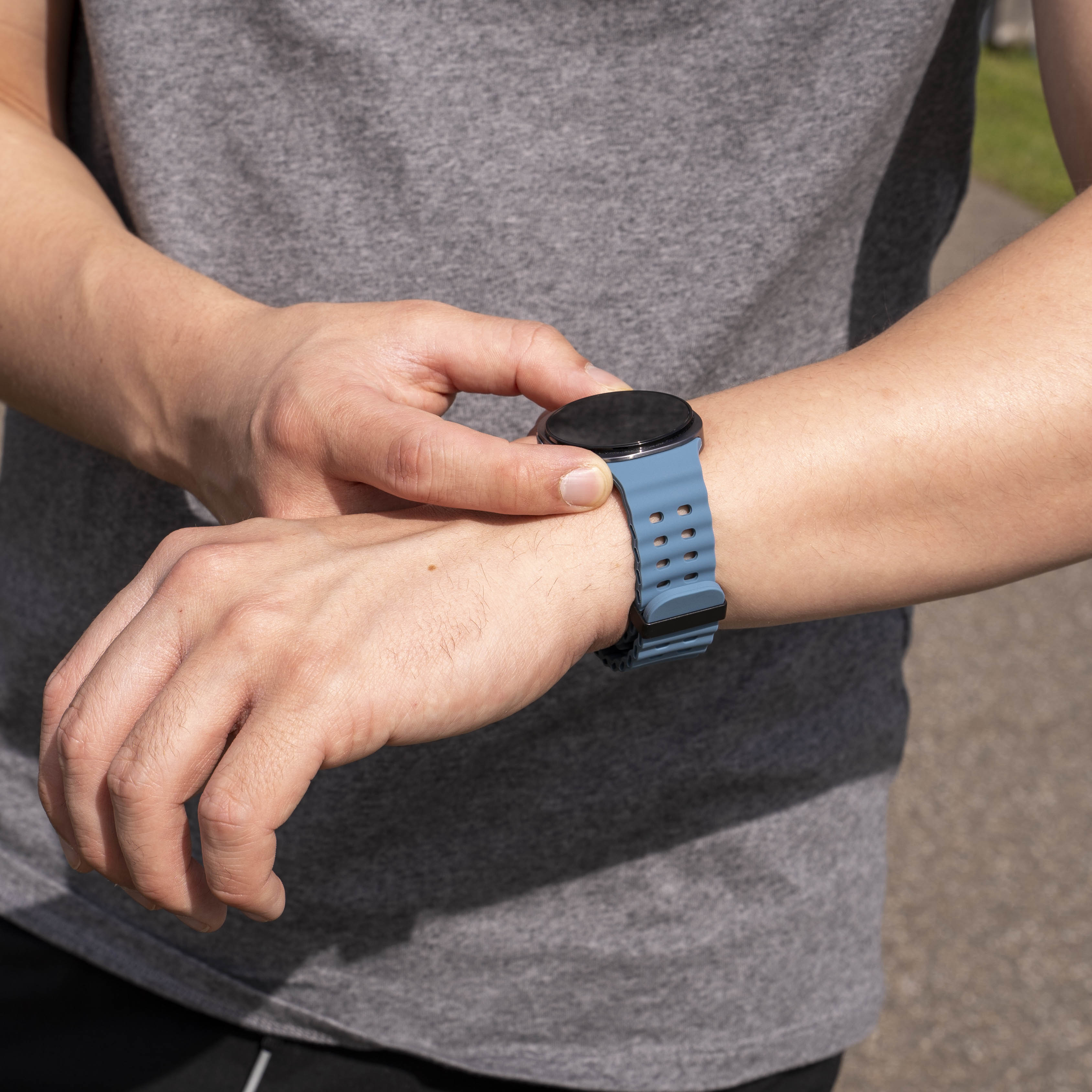 Samsung Galaxy Watch 8 - 44mm Ocean Armband (Matt Blau)