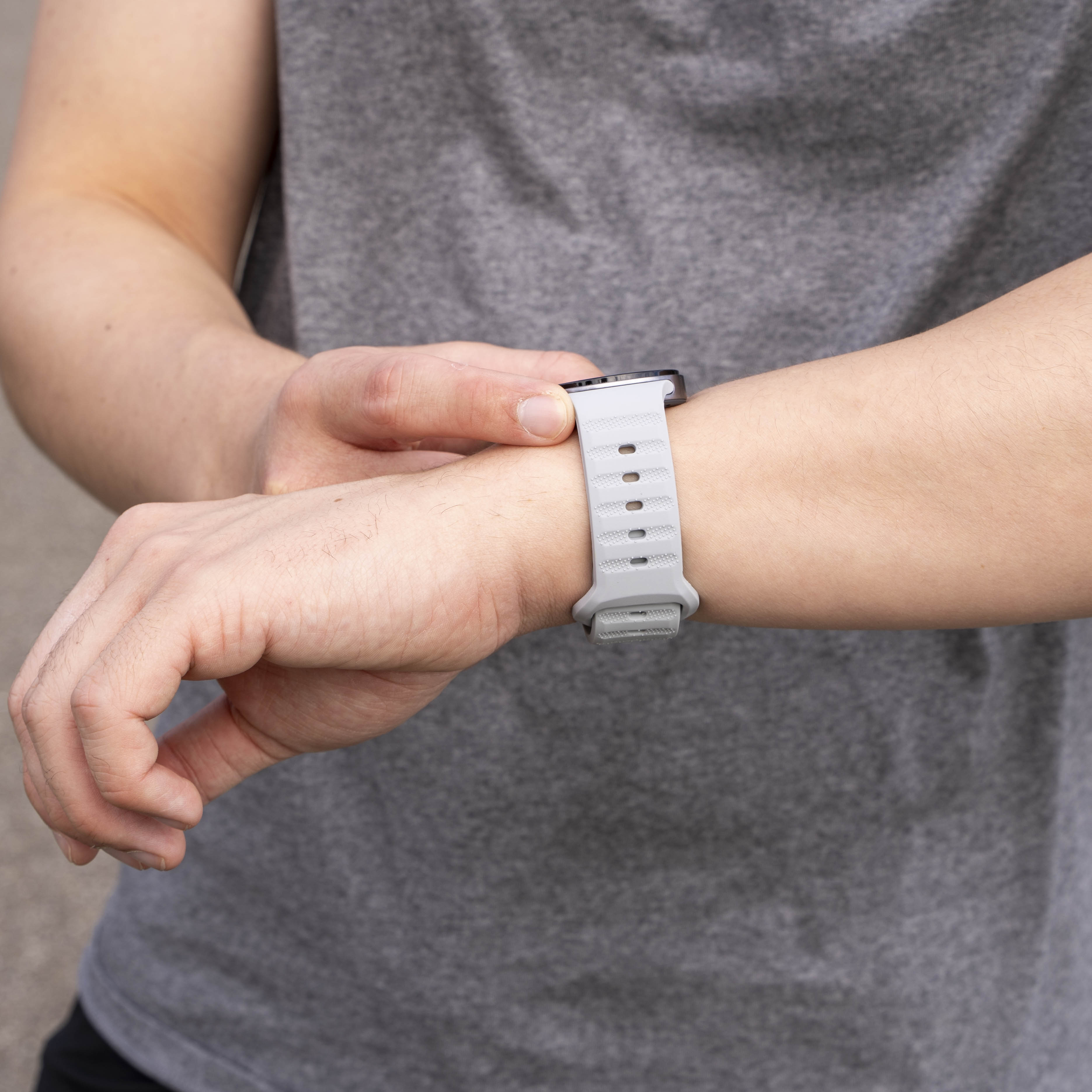 Samsung Galaxy Watch 8 - 40mm Outdoor Silikonarmband (Grau)