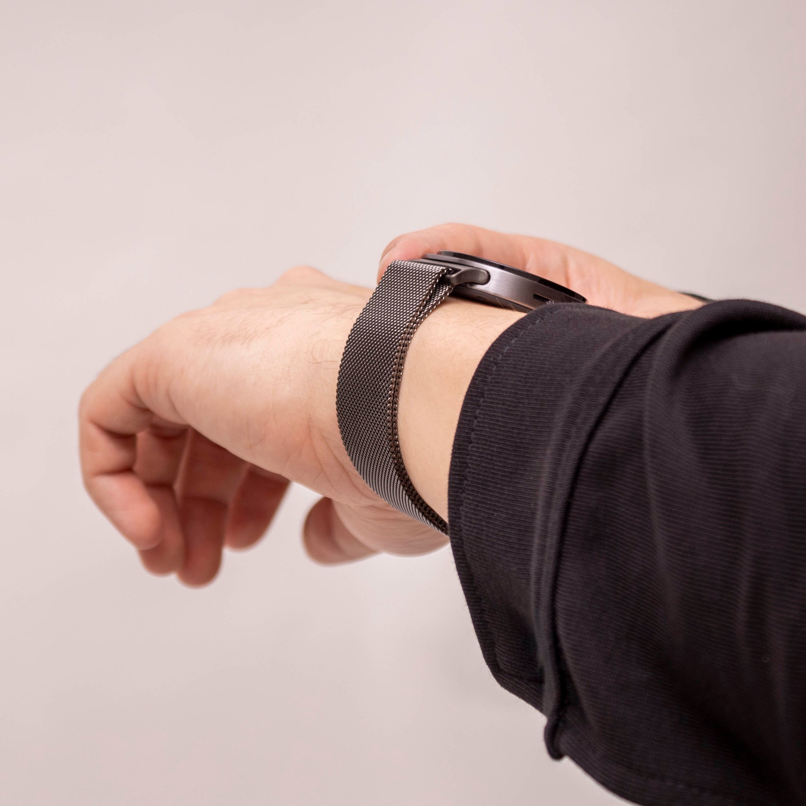 Samsung Galaxy Watch 8 - 44mm Milanese Armband (Space Grau)