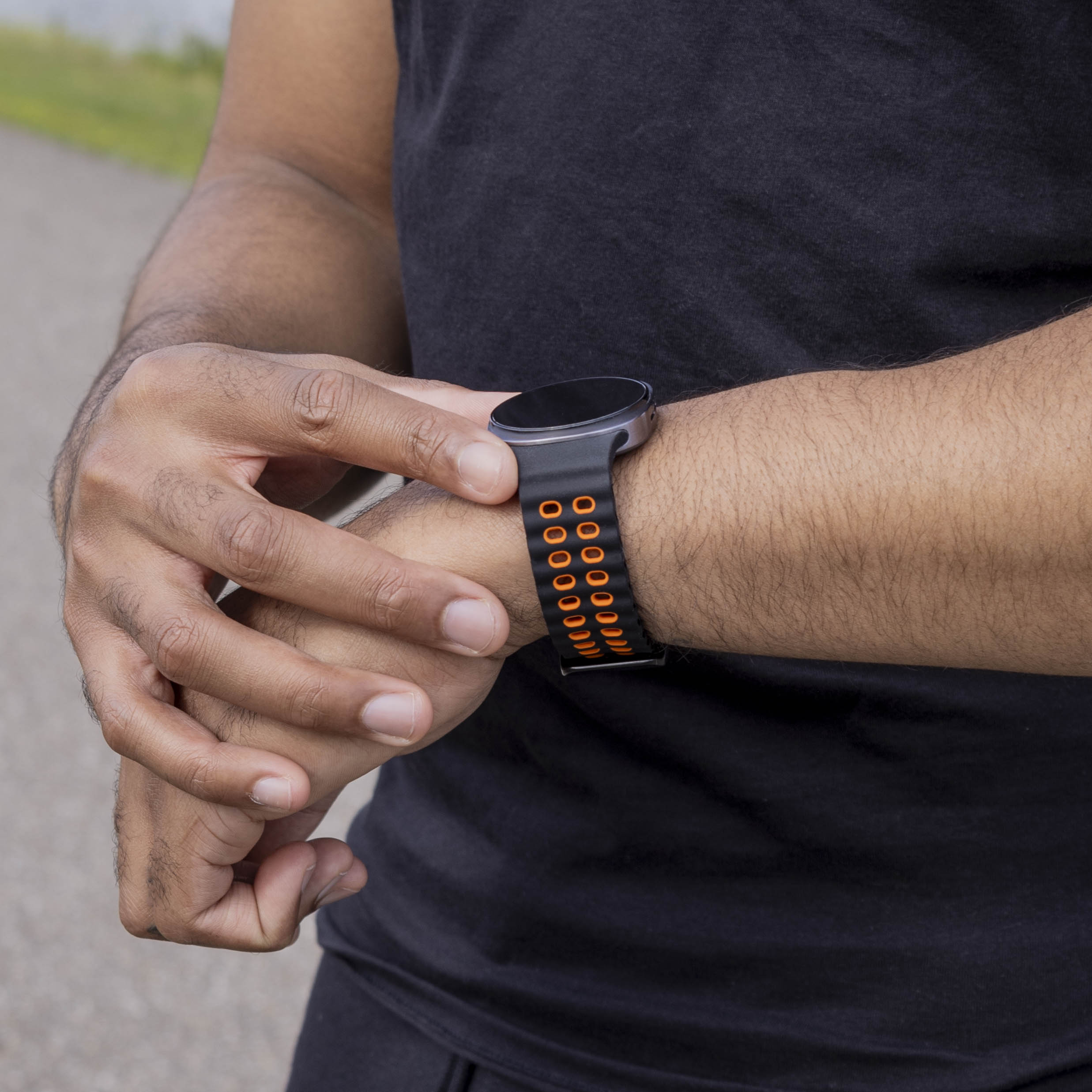 Samsung Galaxy Watch 8 - 44mm Ocean Armband (Schwarz/Orange)