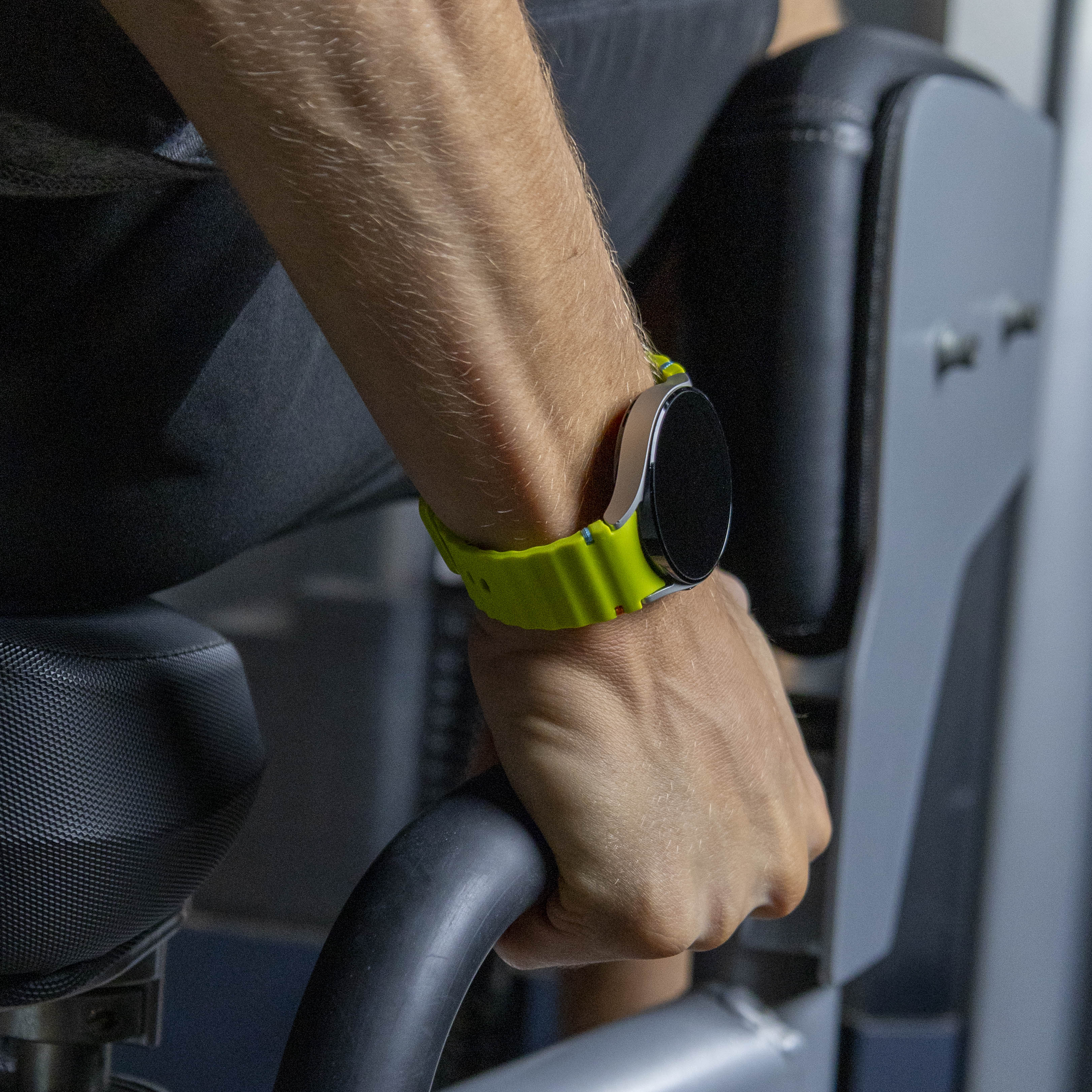 Samsung Galaxy Watch 5 44 mm mit wellenförmigem Armband (Limettengrün)