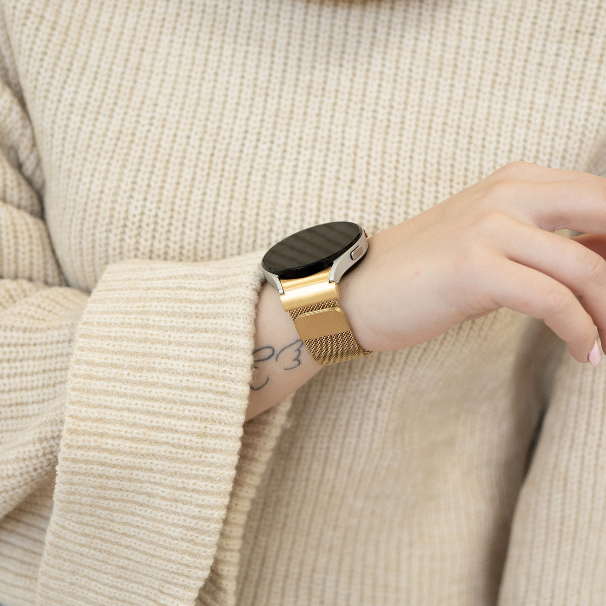 Milanese Strap 'One Push', gold, lifestyle photo