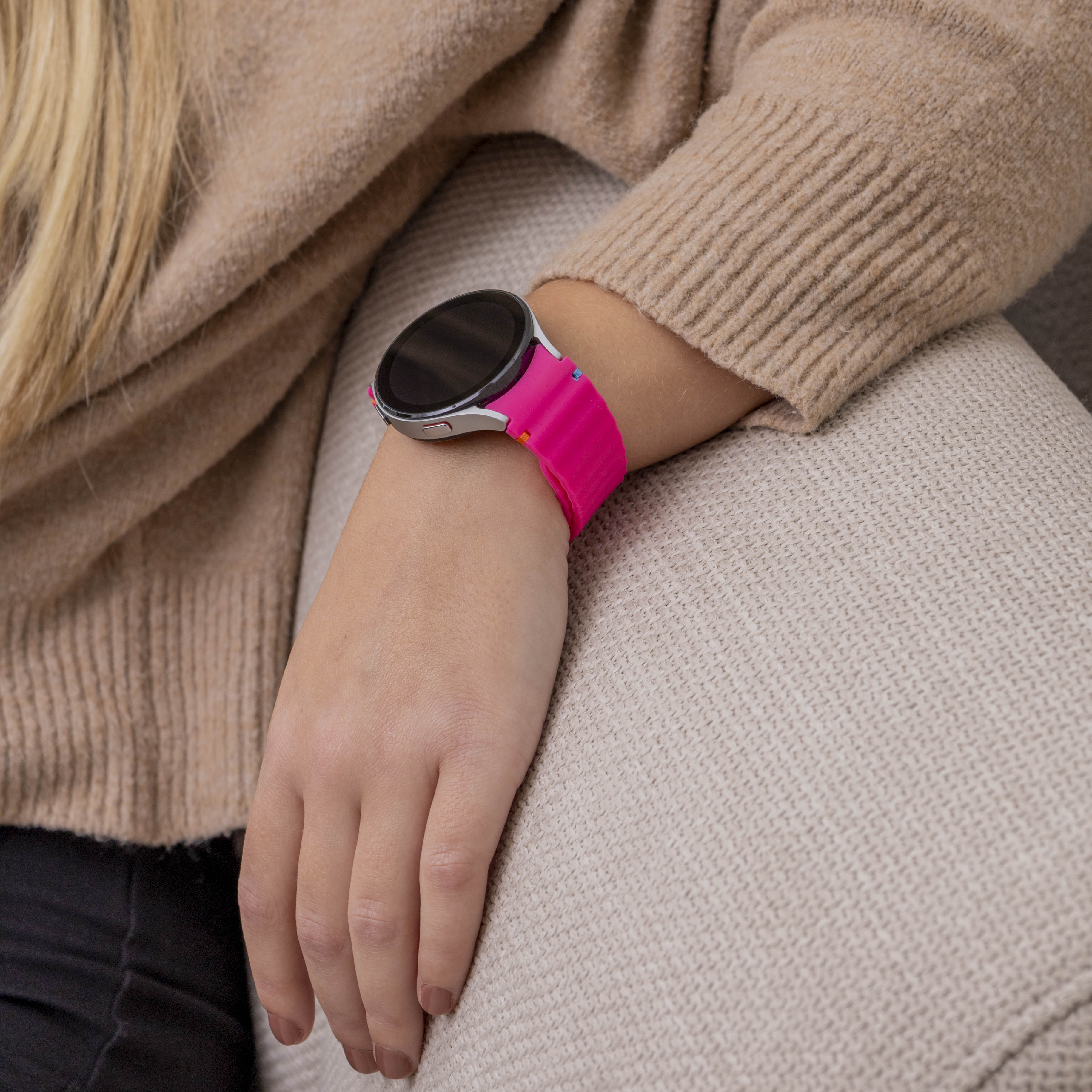 Samsung Galaxy Watch 6 40mm mit wellenförmigem Armband (Hellrosa)