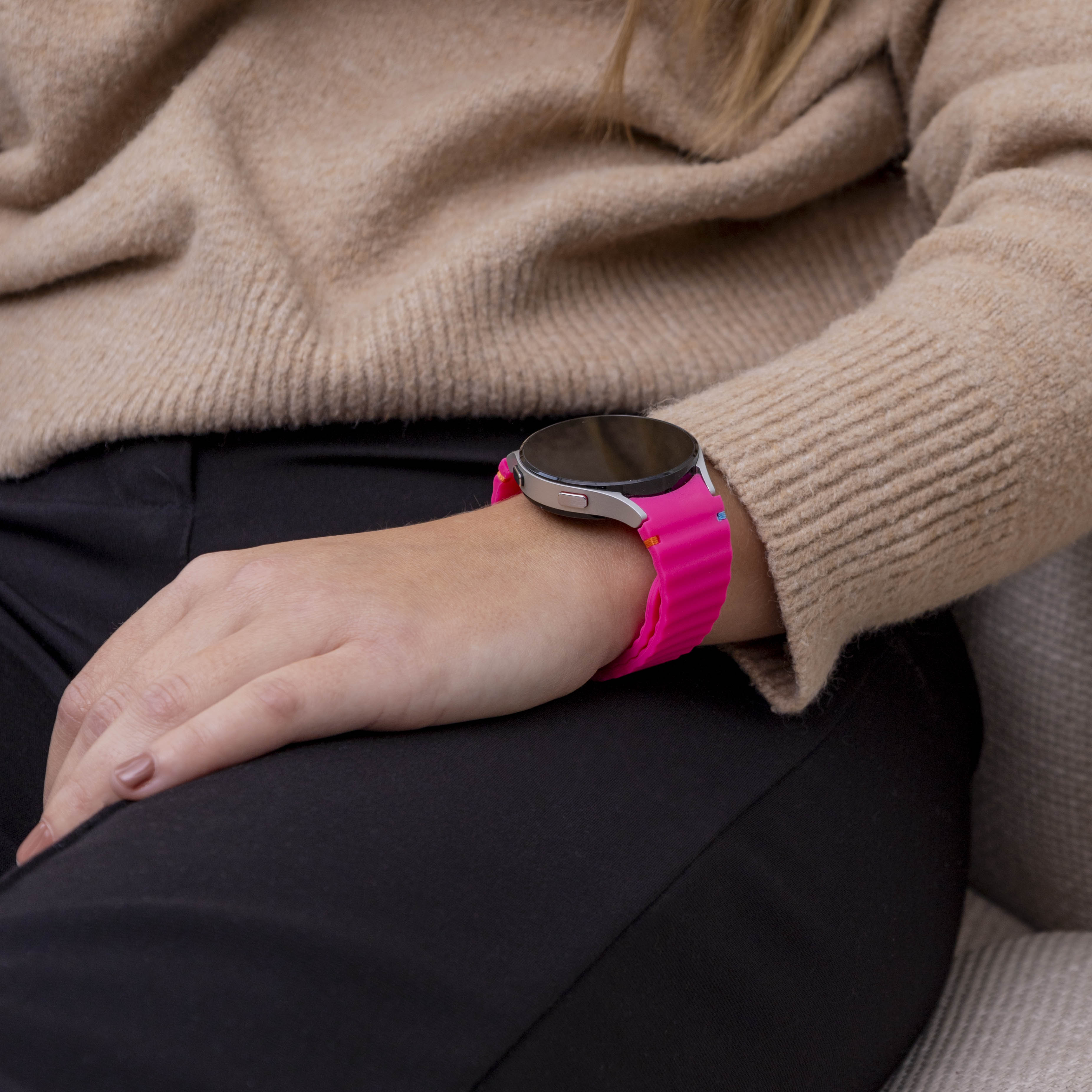 Samsung Galaxy Watch 6 40mm mit wellenförmigem Armband (Hellrosa)