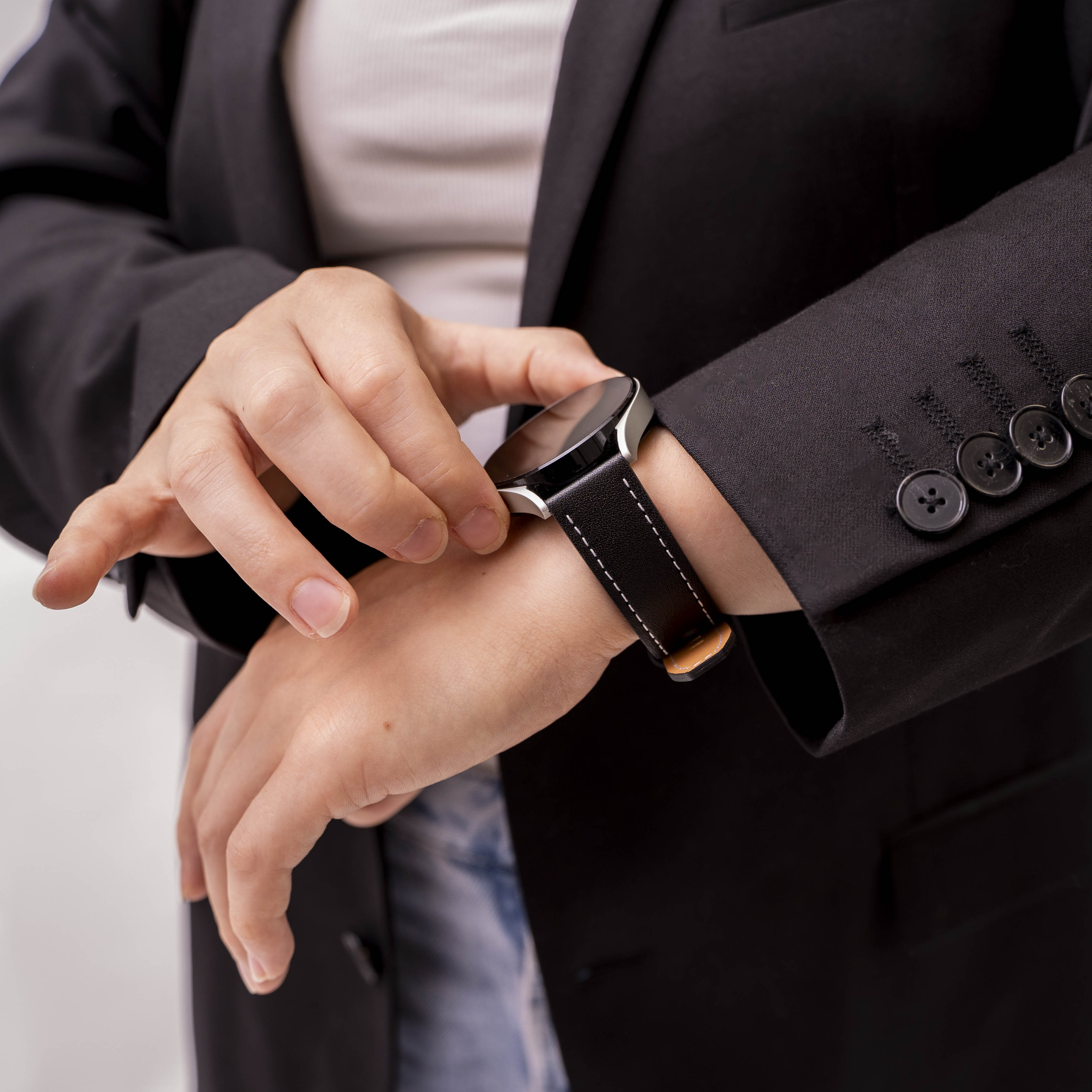Huawei Watch 5 - 42mm 'One Push' Leather Strap (Black)