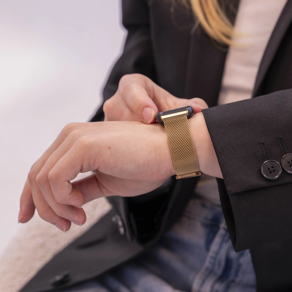 Milanese Strap, gold, lifestyle photo