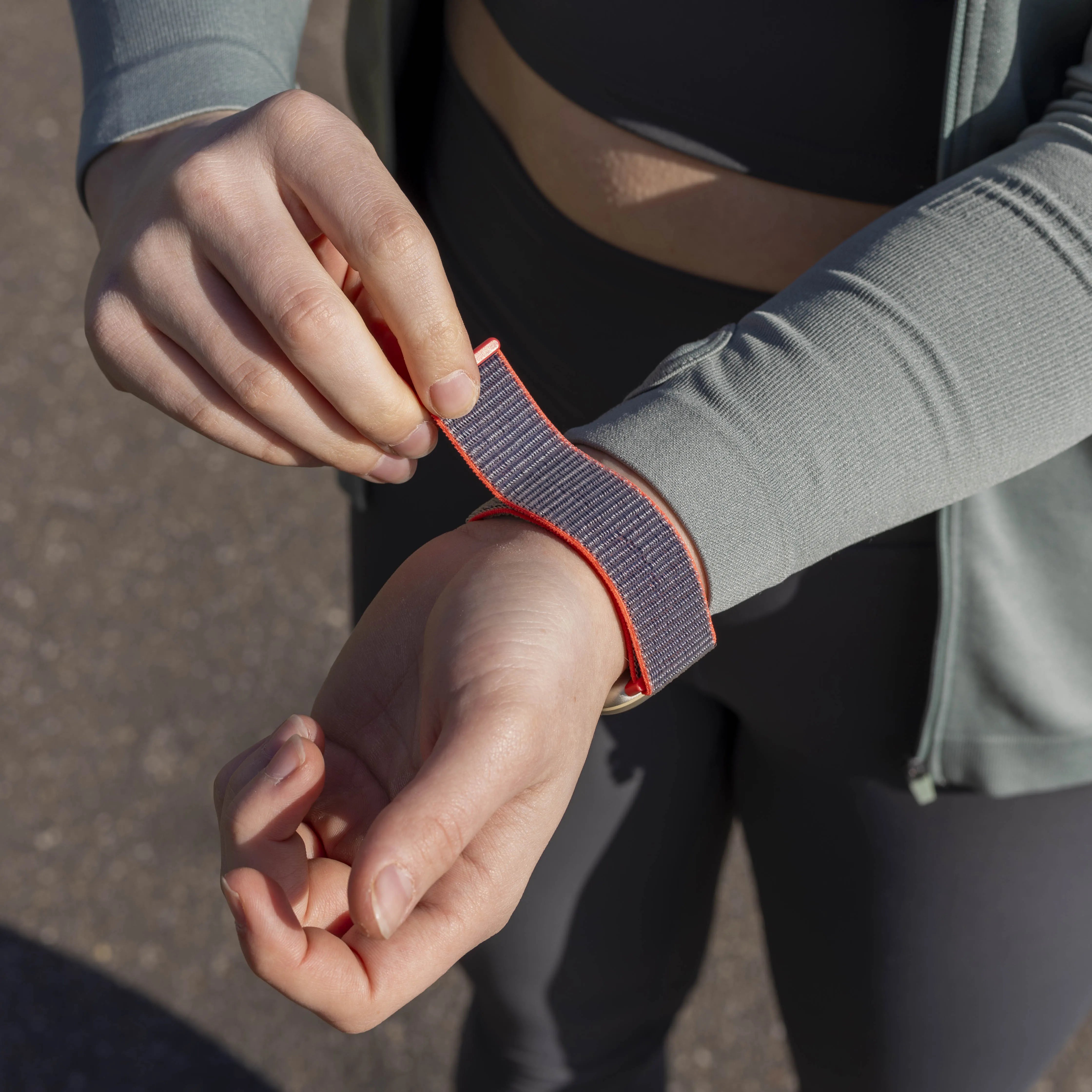 Fitbit Versa 3 Nylonarmband (Helles Pulver)