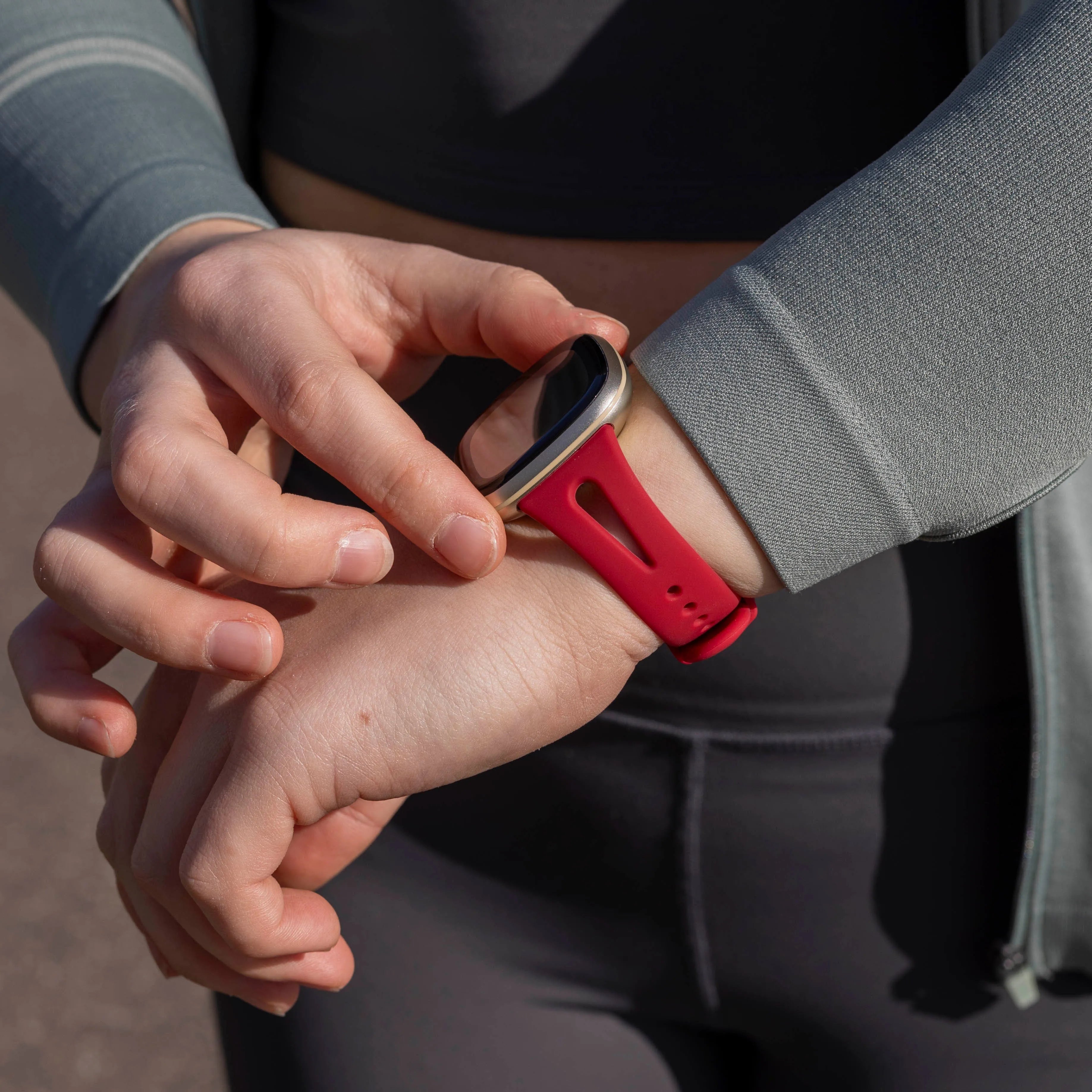 Fitbit Sense 2 Luxus Silikonarmband (Rose-Rot)