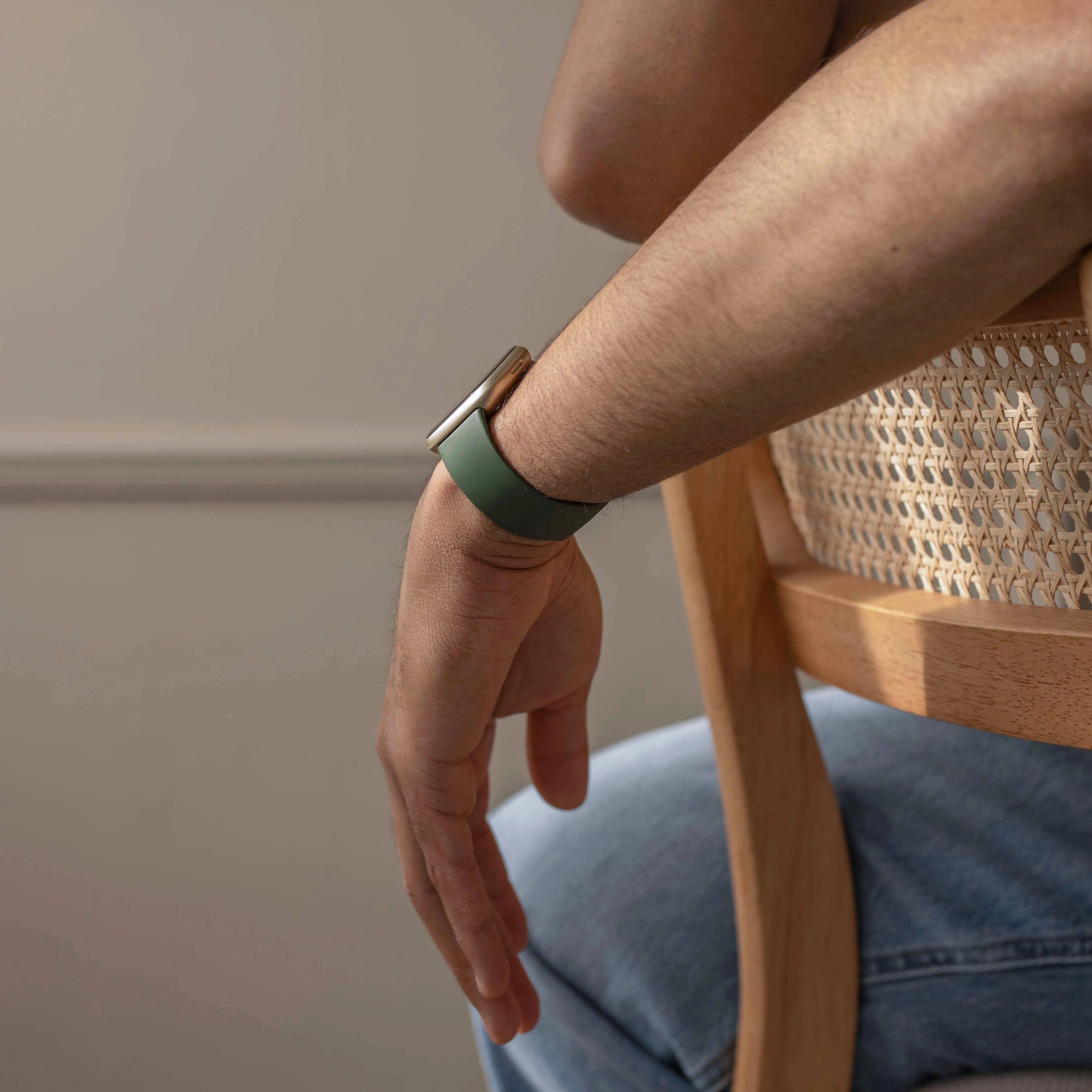 Fitbit Versa 4 Silikonarmband Classic (Dunkelgrün)